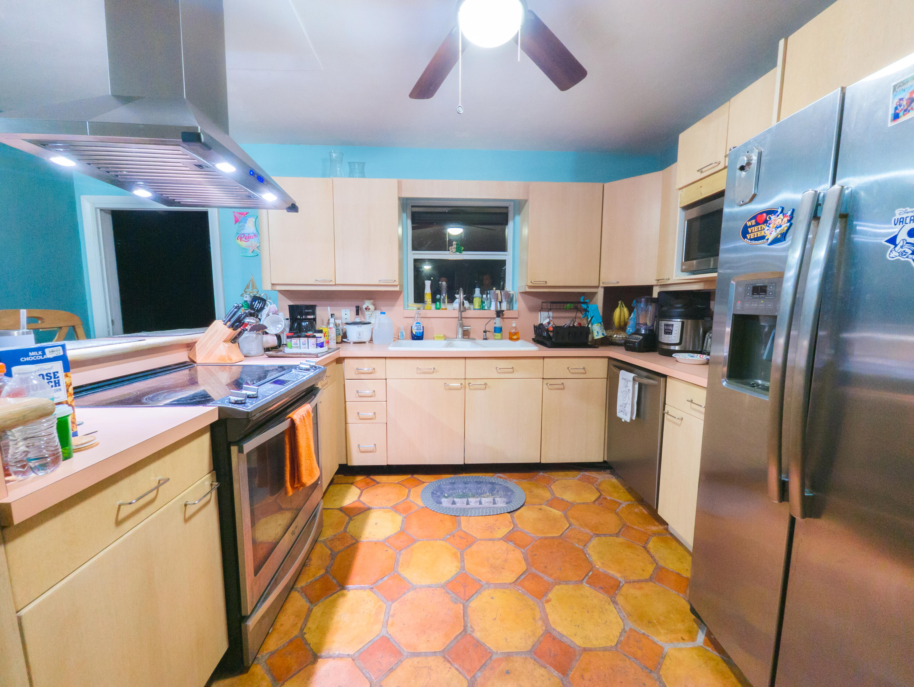 715 E Caribbean Drive Property Photo 11