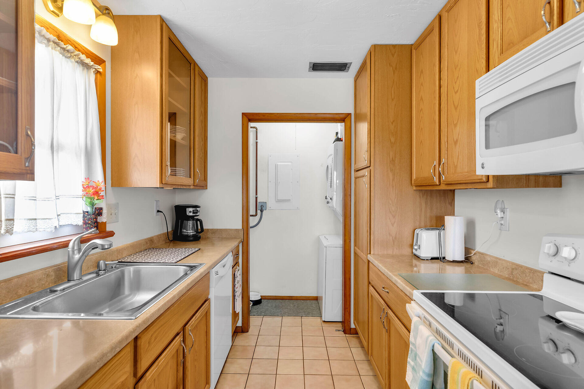 220 Kyle Avenue Property Photo 6