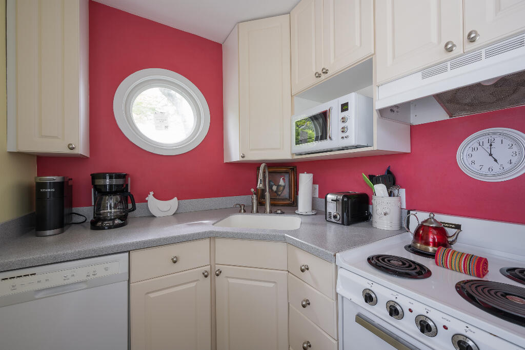 210 Southard Street, 2 Property Photo 23