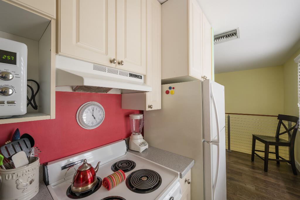 210 Southard Street, 2 Property Photo 24