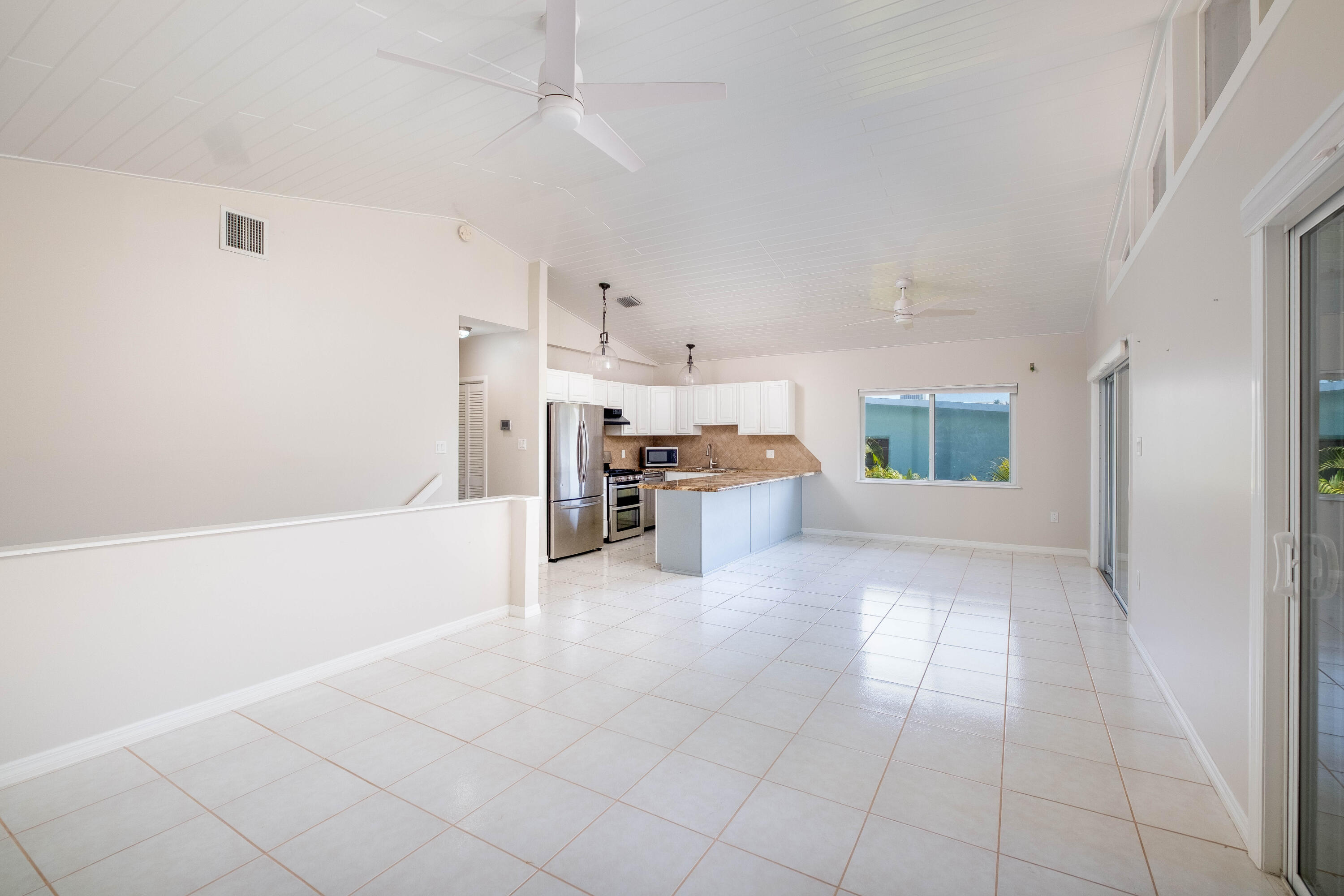282 S Coconut Palm Boulevard Property Photo 7