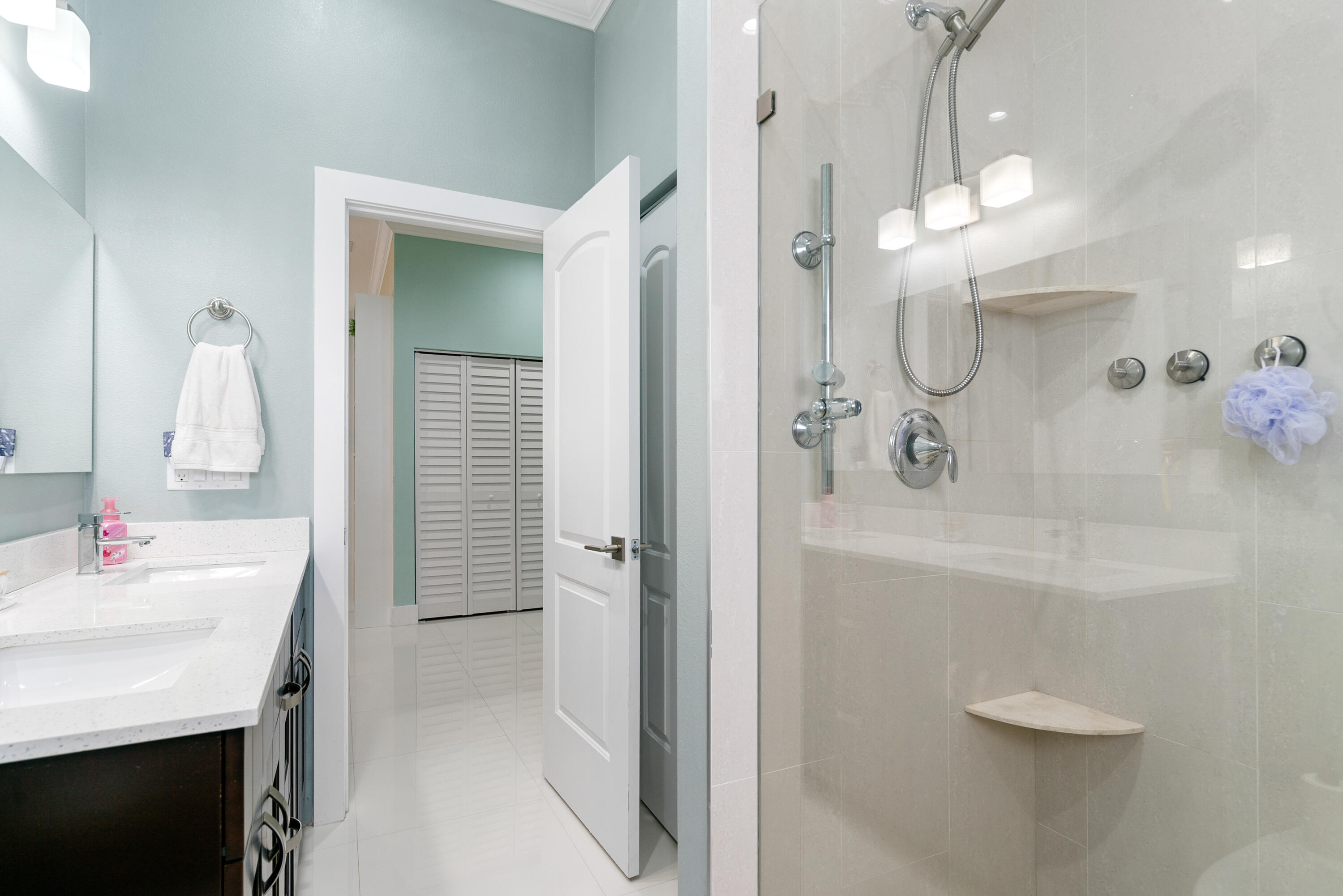 223 Lignumvitae Drive Property Photo 8