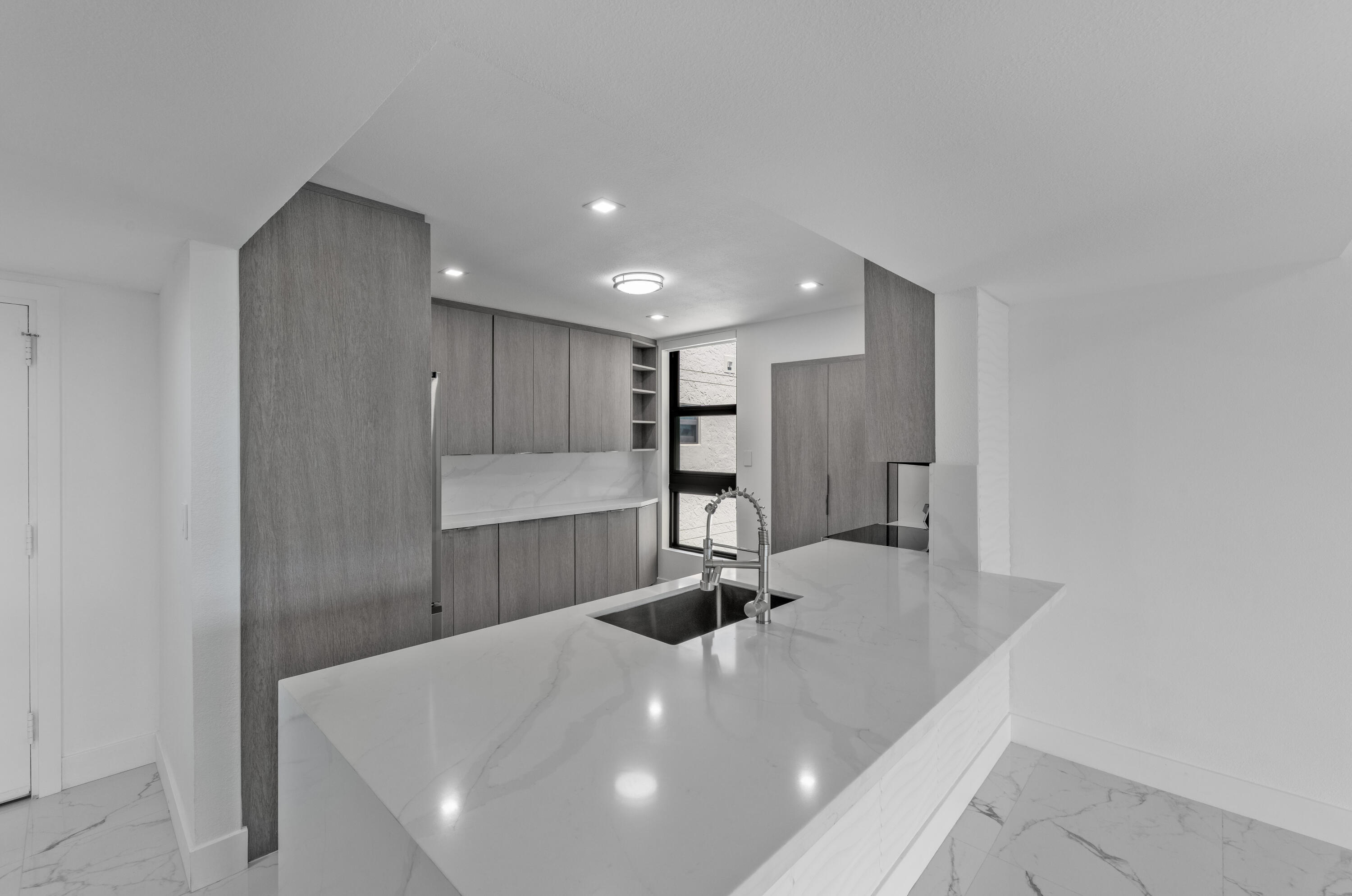 6403 Gulf Of Mexico Boulevard, 403 Property Photo 2