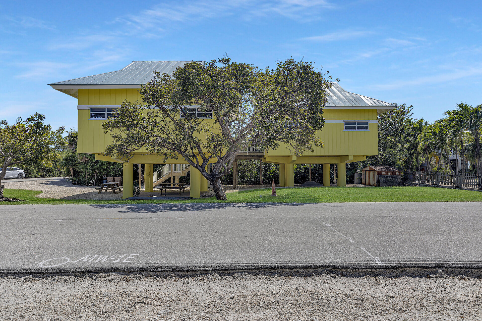 3 E Kyle Way Property Photo 3