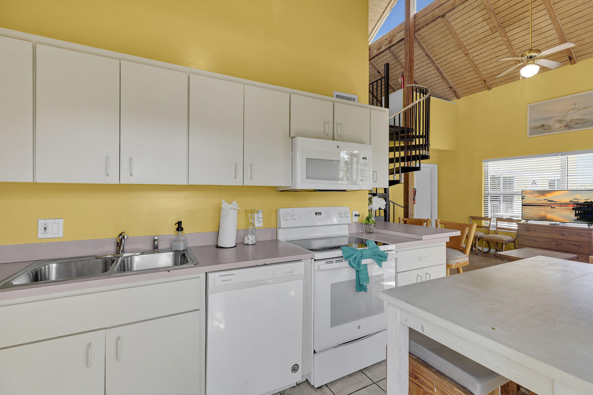 3 E Kyle Way Property Photo 23