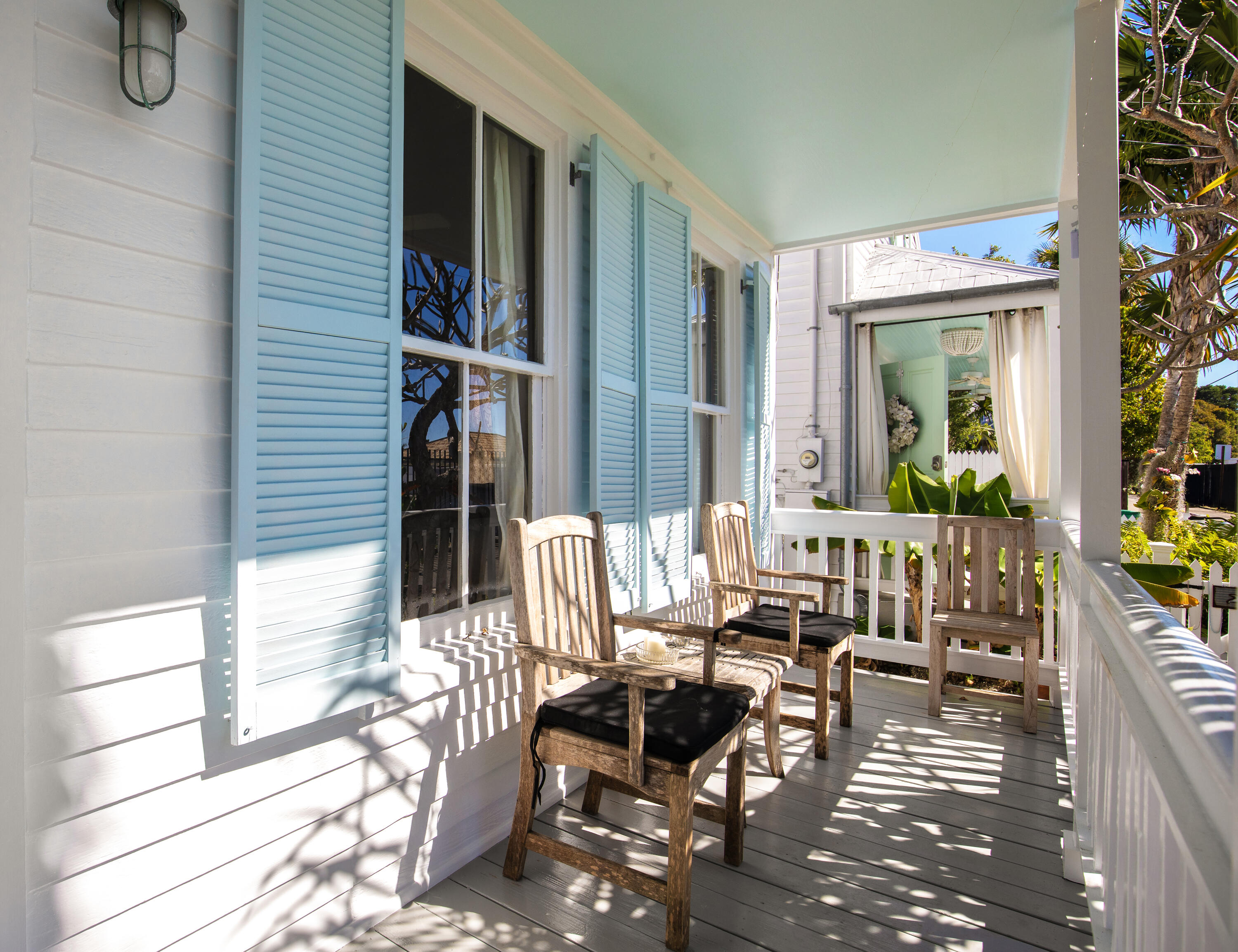 921 Angela Street Property Photo 4