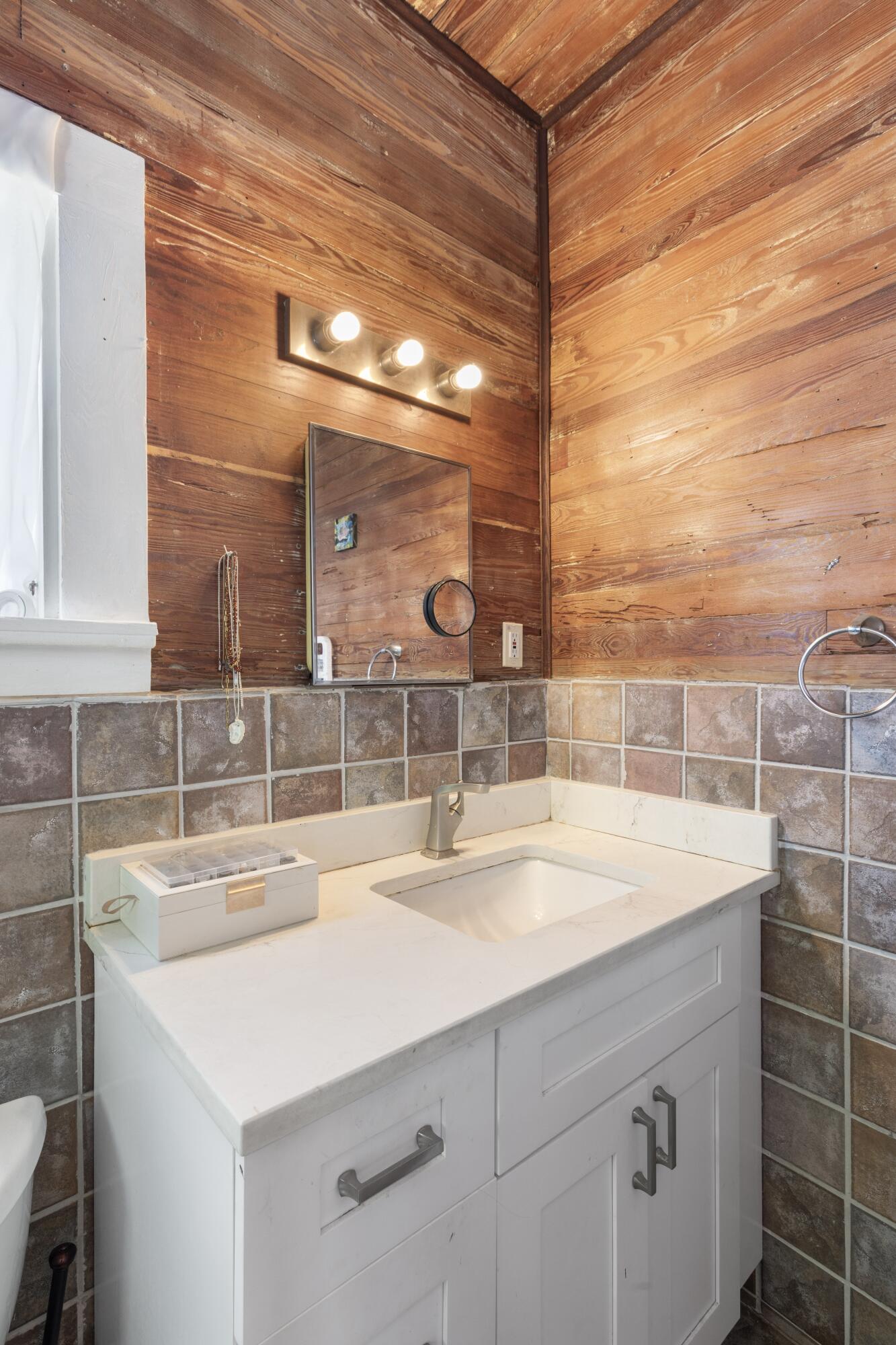 921 Angela Street Property Photo 16