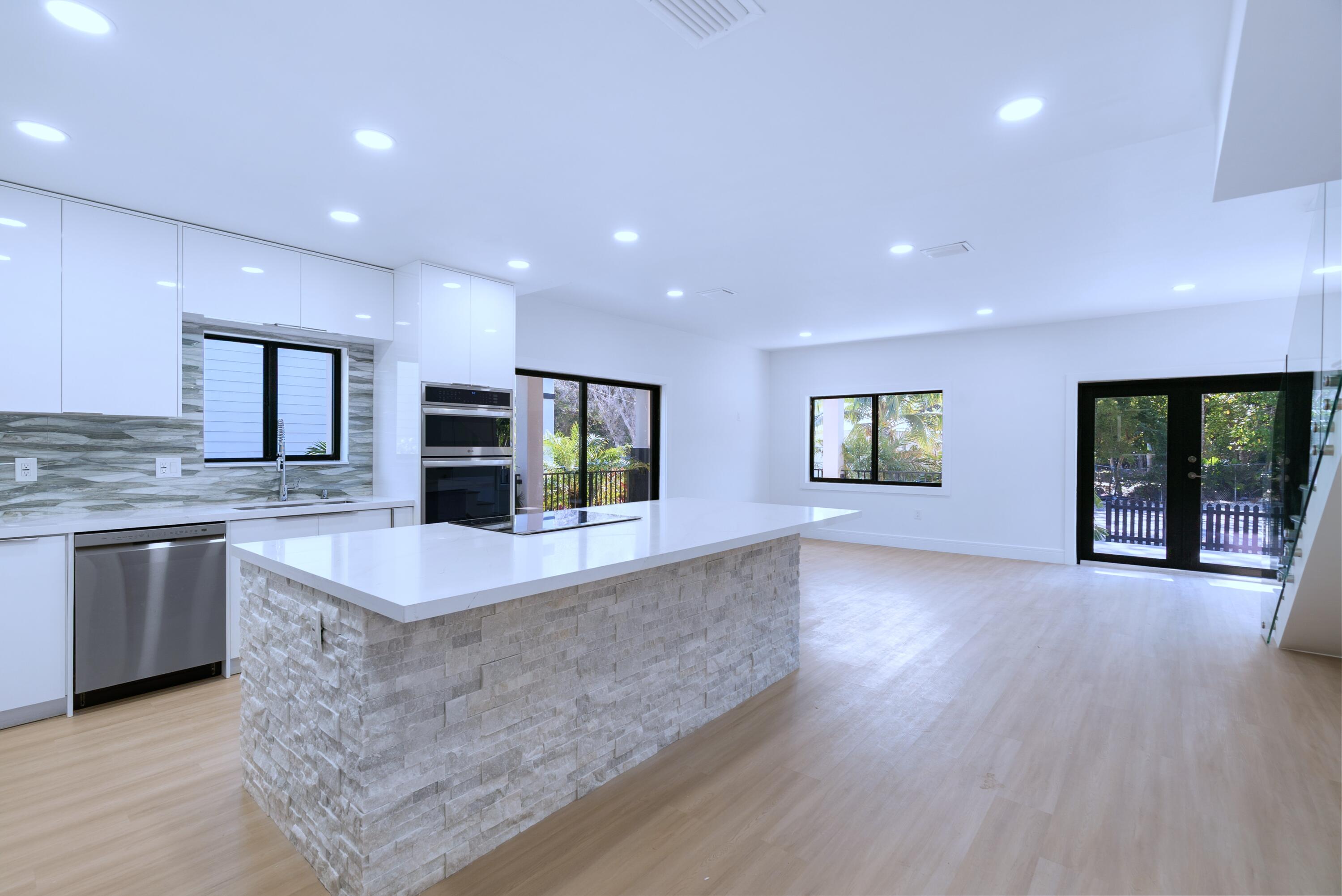 17 Coral Way Property Photo 3