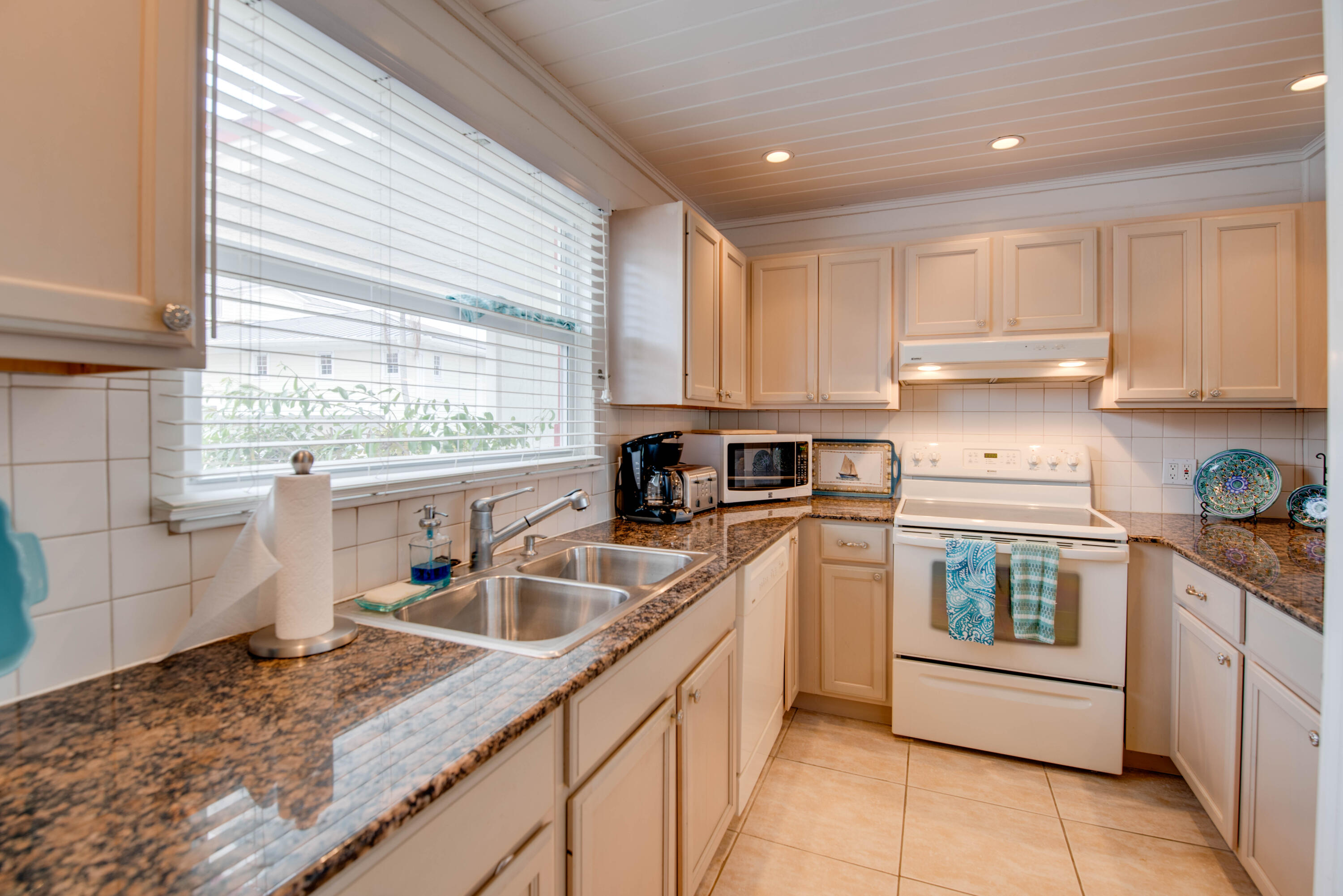 32 Hilton Haven Road, 9 Property Photo 2