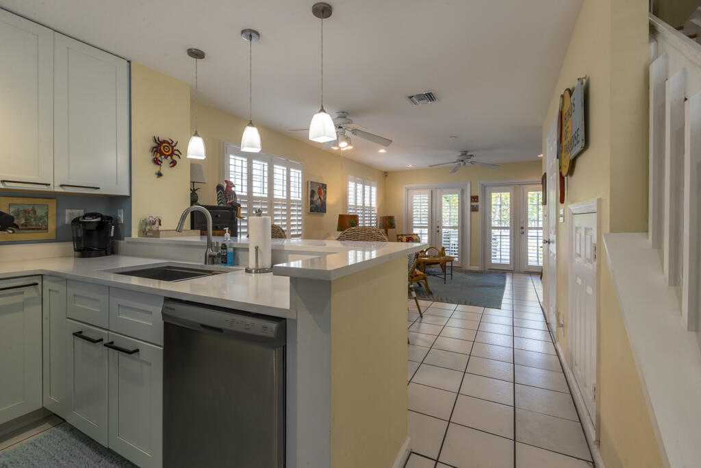 237 Southard Street Property Photo 3
