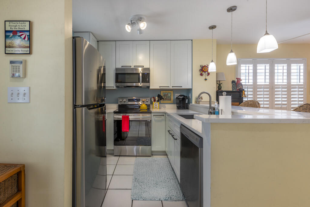 237 Southard Street Property Photo 4