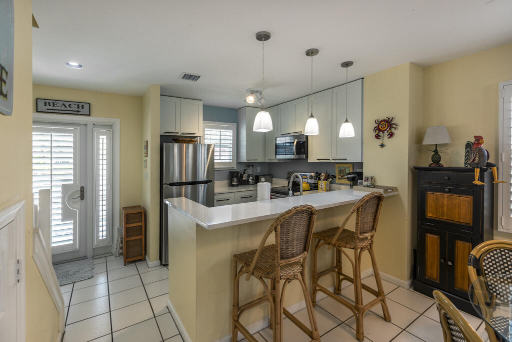 237 Southard Street Property Photo 6