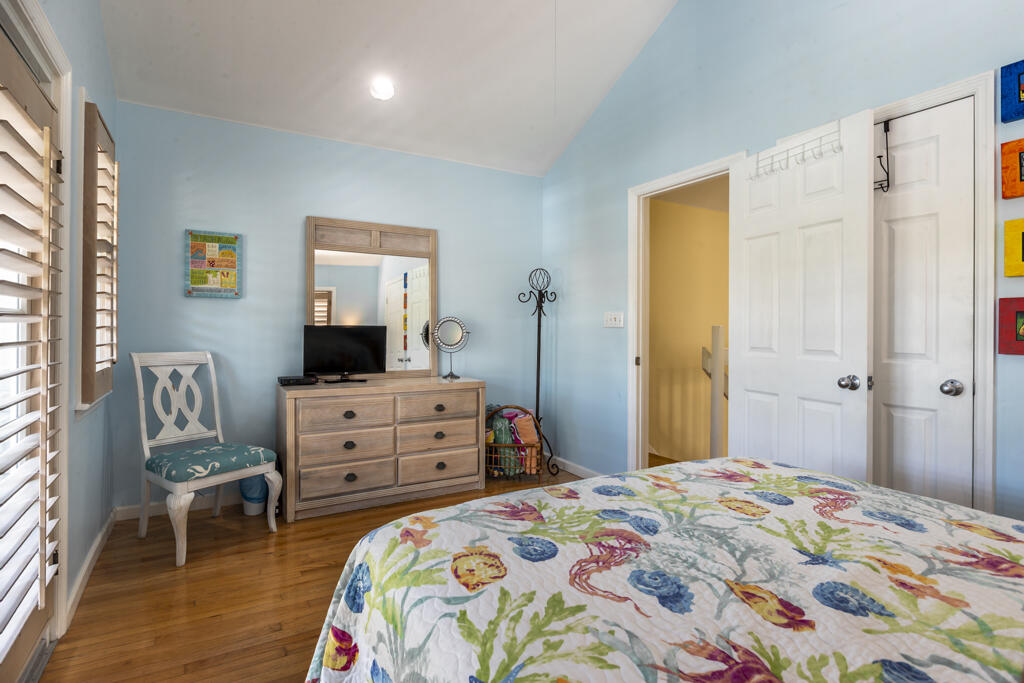237 Southard Street Property Photo 18
