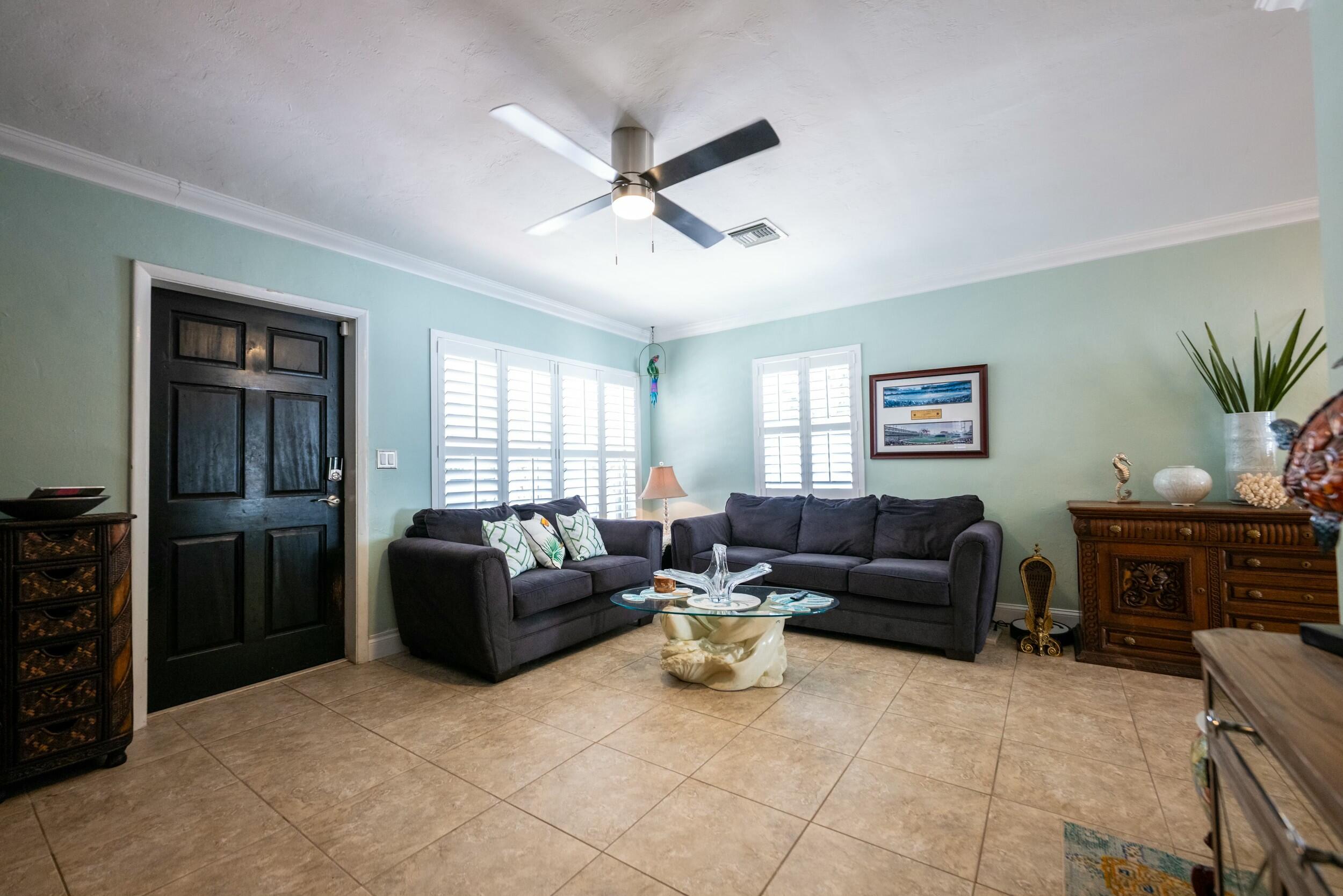 1423 Johnson Street Property Photo 4
