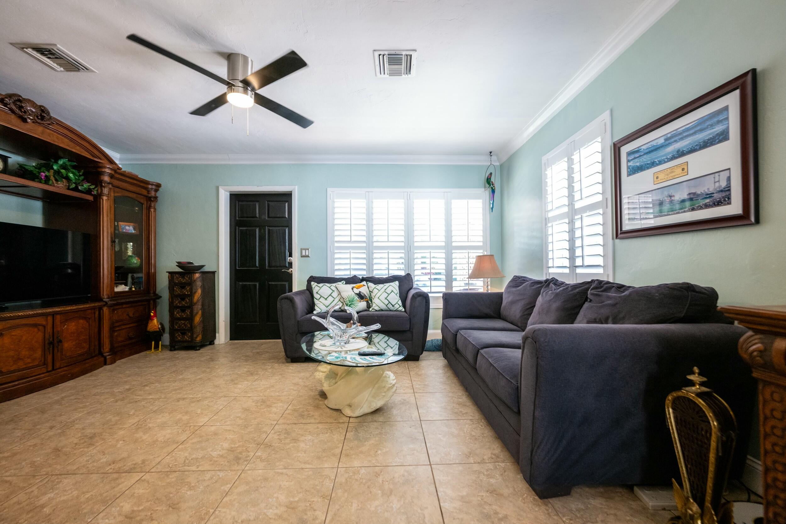 1423 Johnson Street Property Photo 5