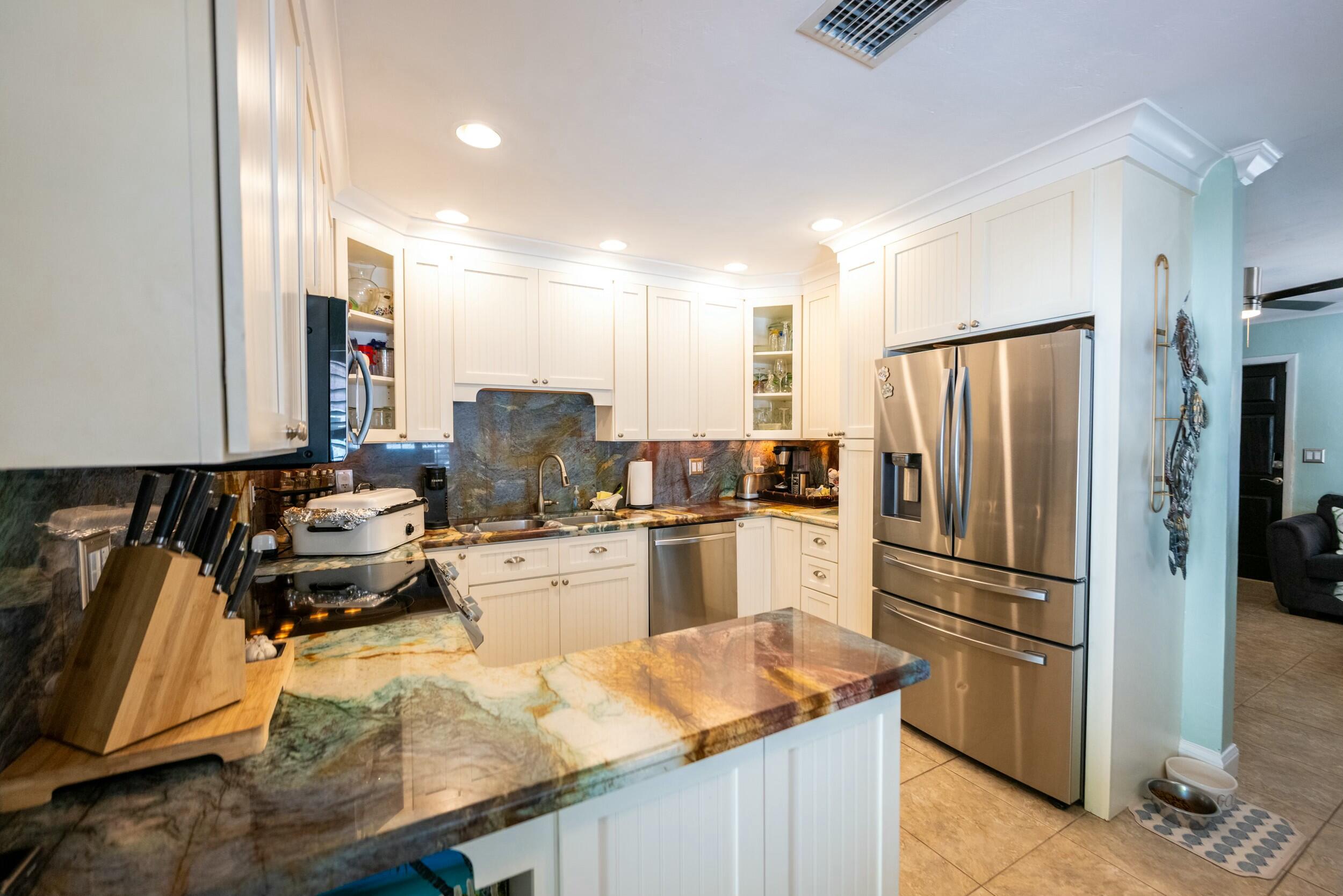 1423 Johnson Street Property Photo 8