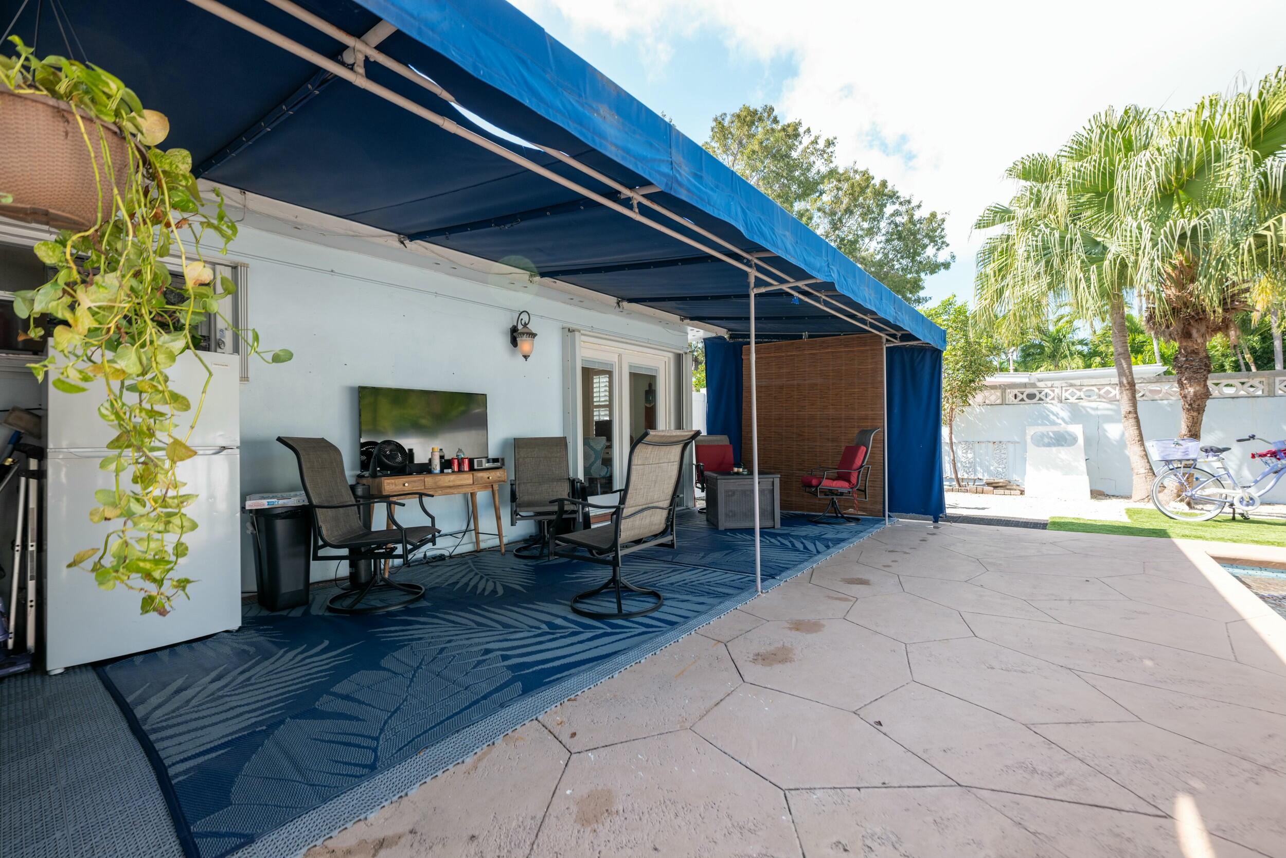 1423 Johnson Street Property Photo 11