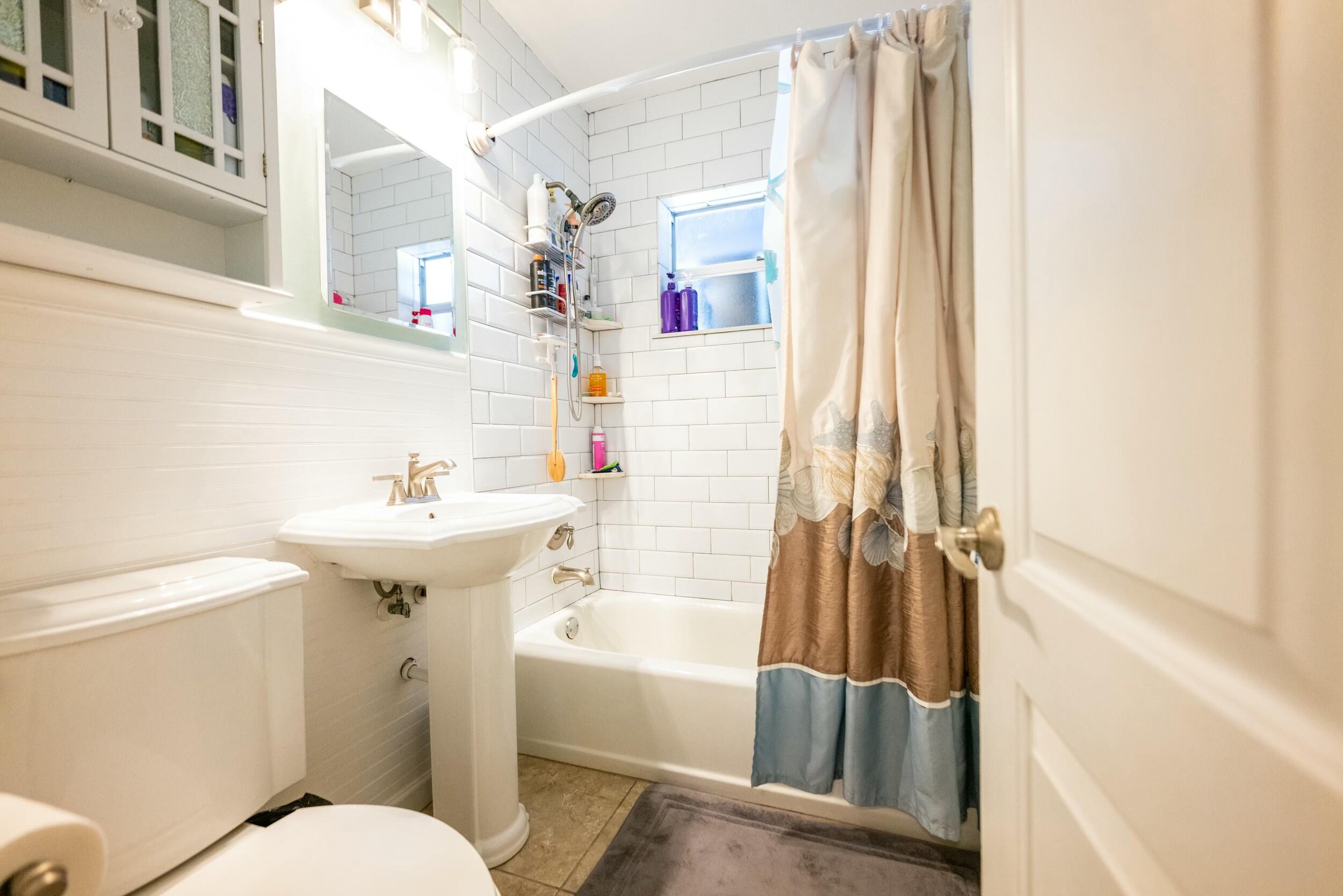 1423 Johnson Street Property Photo 15