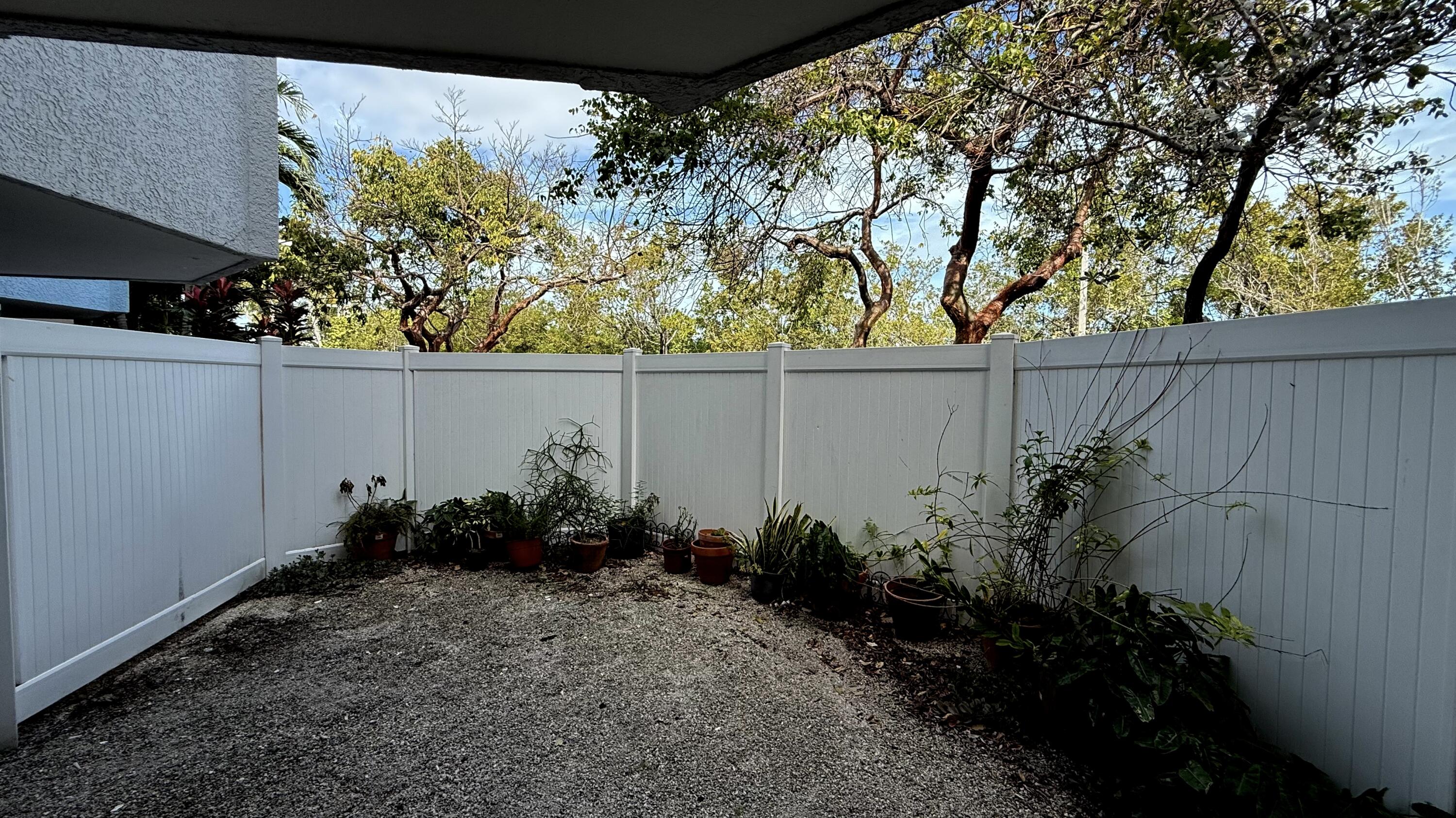 86 Seaside North Court Property Photo 27