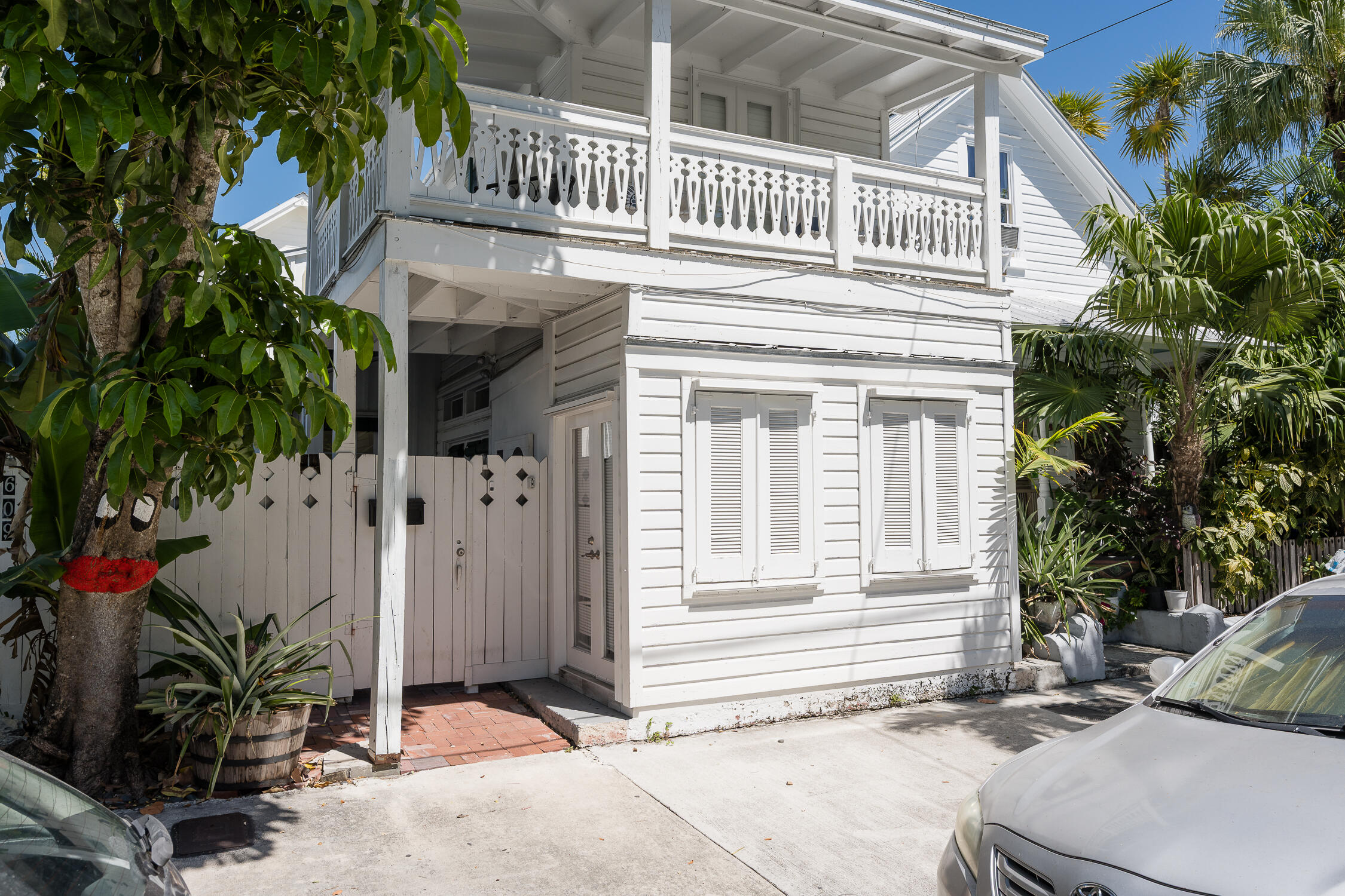 609 1/2 Margaret Street Property Photo
