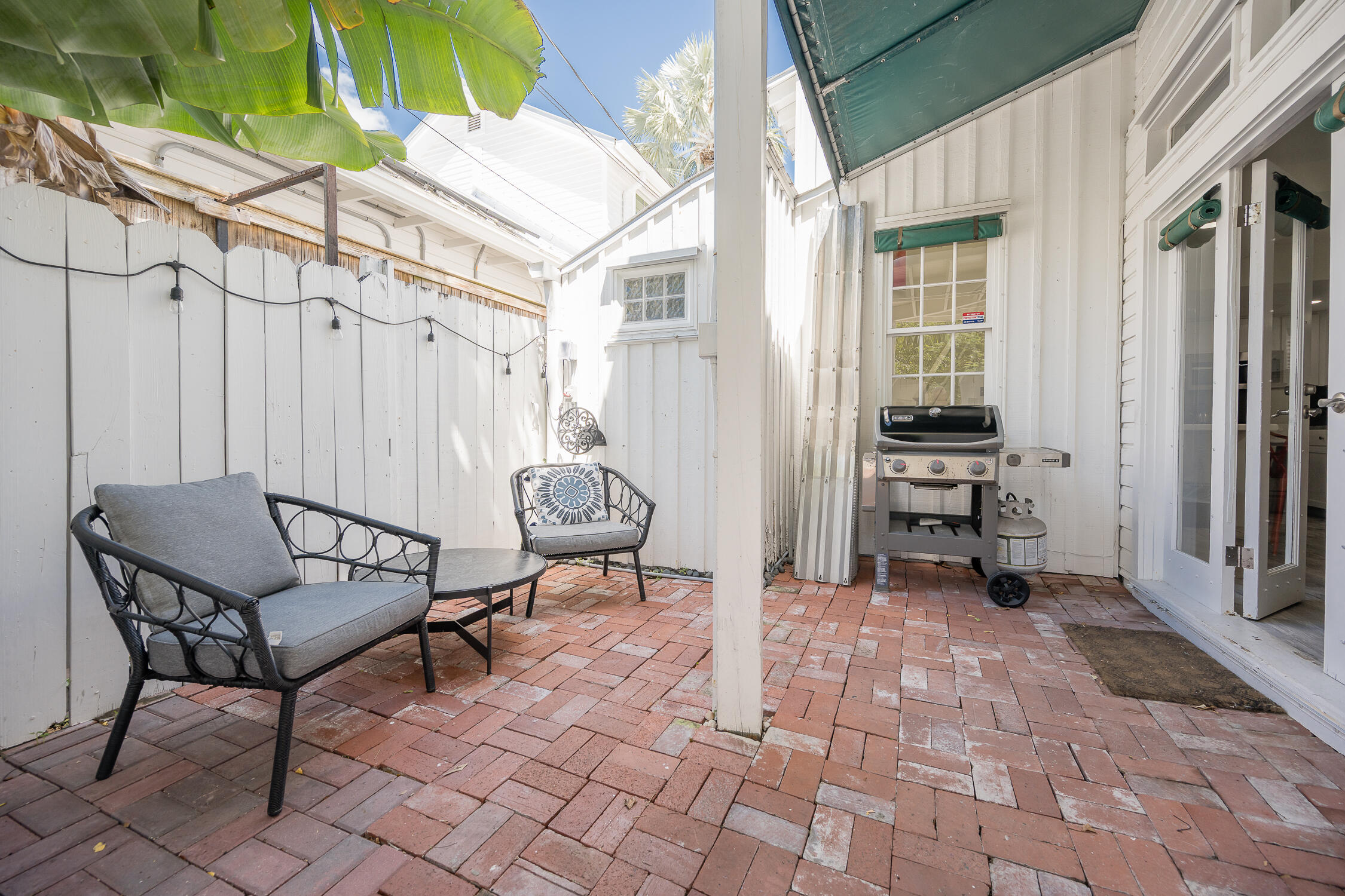 609 1/2 Margaret Street Property Photo 3