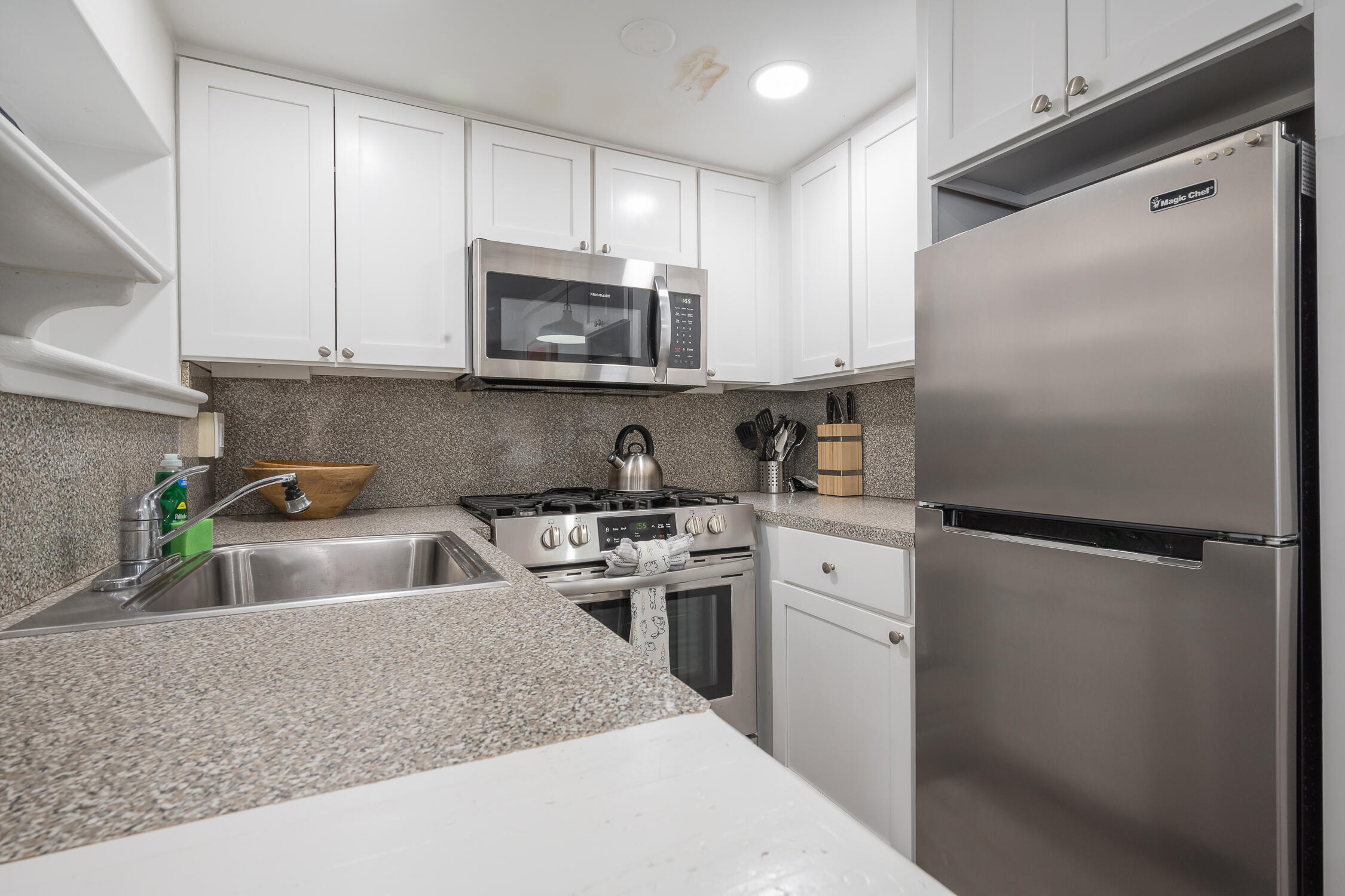 609 1/2 Margaret Street Property Photo 14