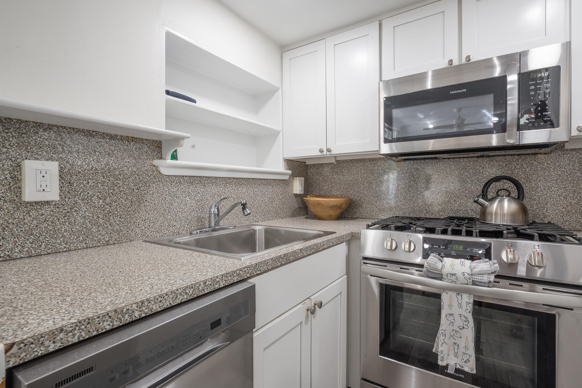 609 1/2 Margaret Street Property Photo 15