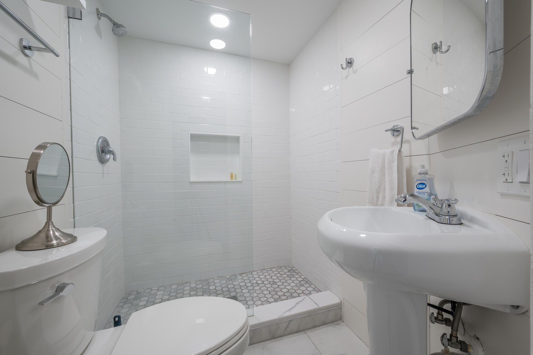 609 1/2 Margaret Street Property Photo 21
