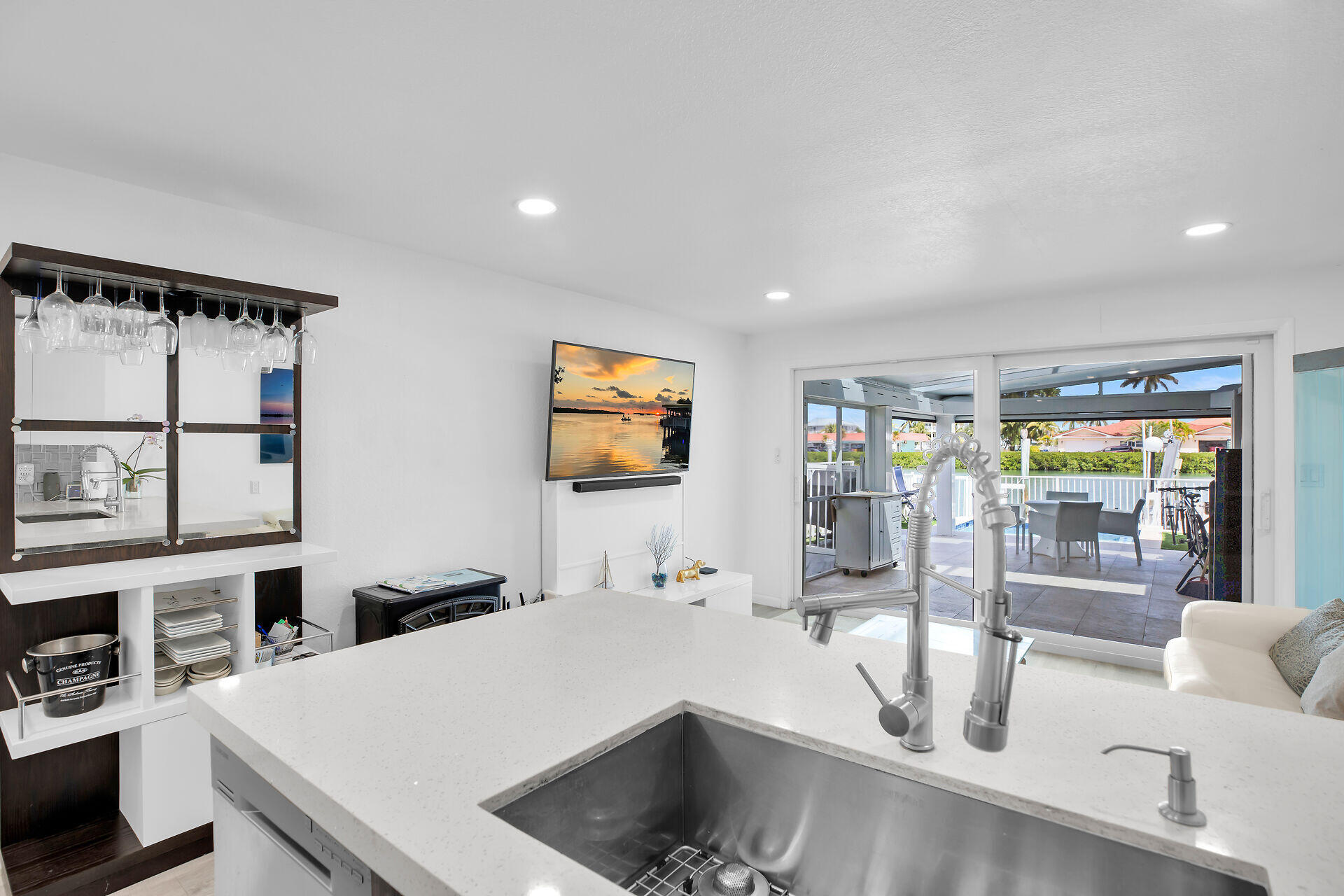 18 7th Avenue Property Photo 9