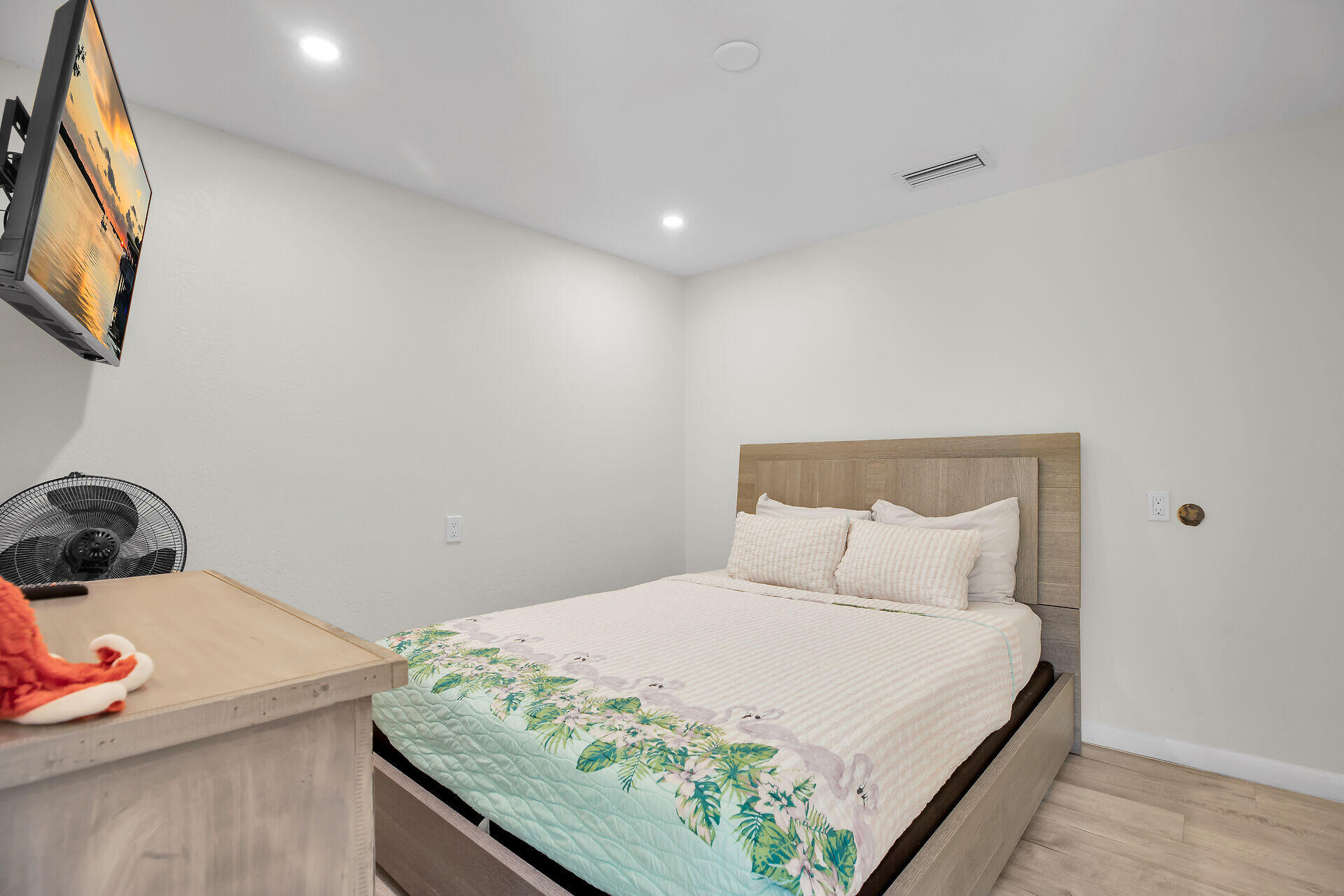 18 7th Avenue Property Photo 19