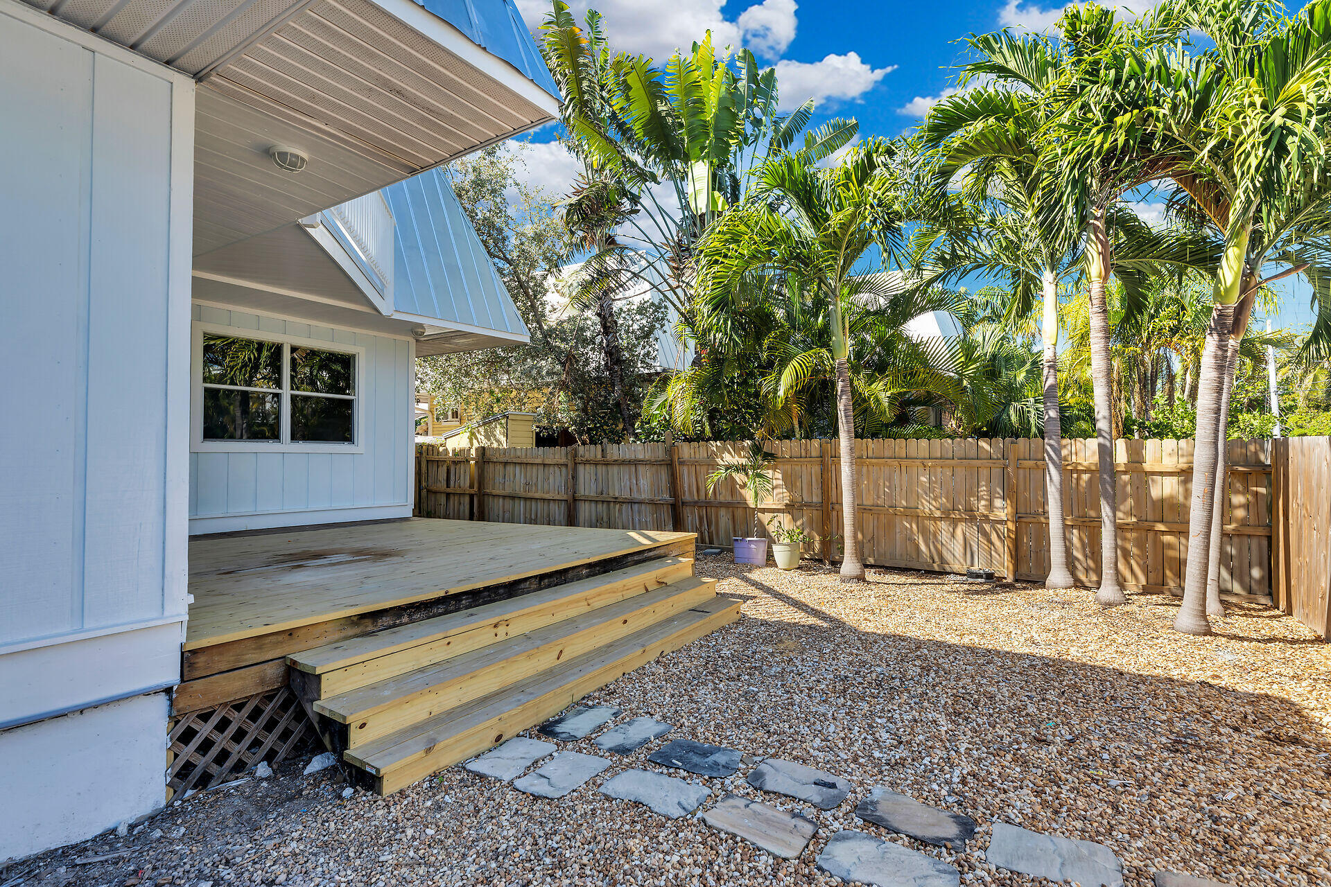 3212 Harriet Avenue Property Photo 4