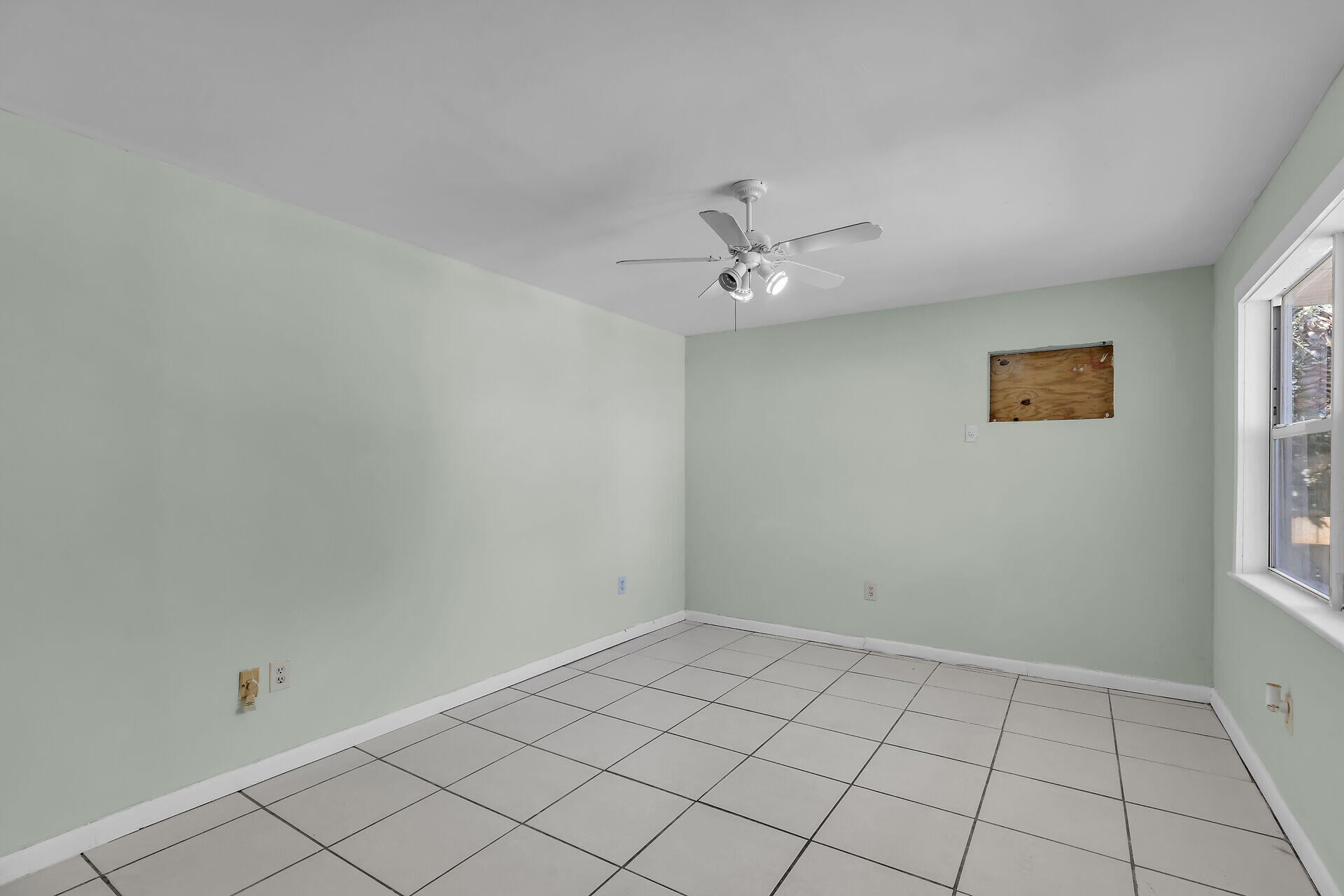 3212 Harriet Avenue Property Photo 7