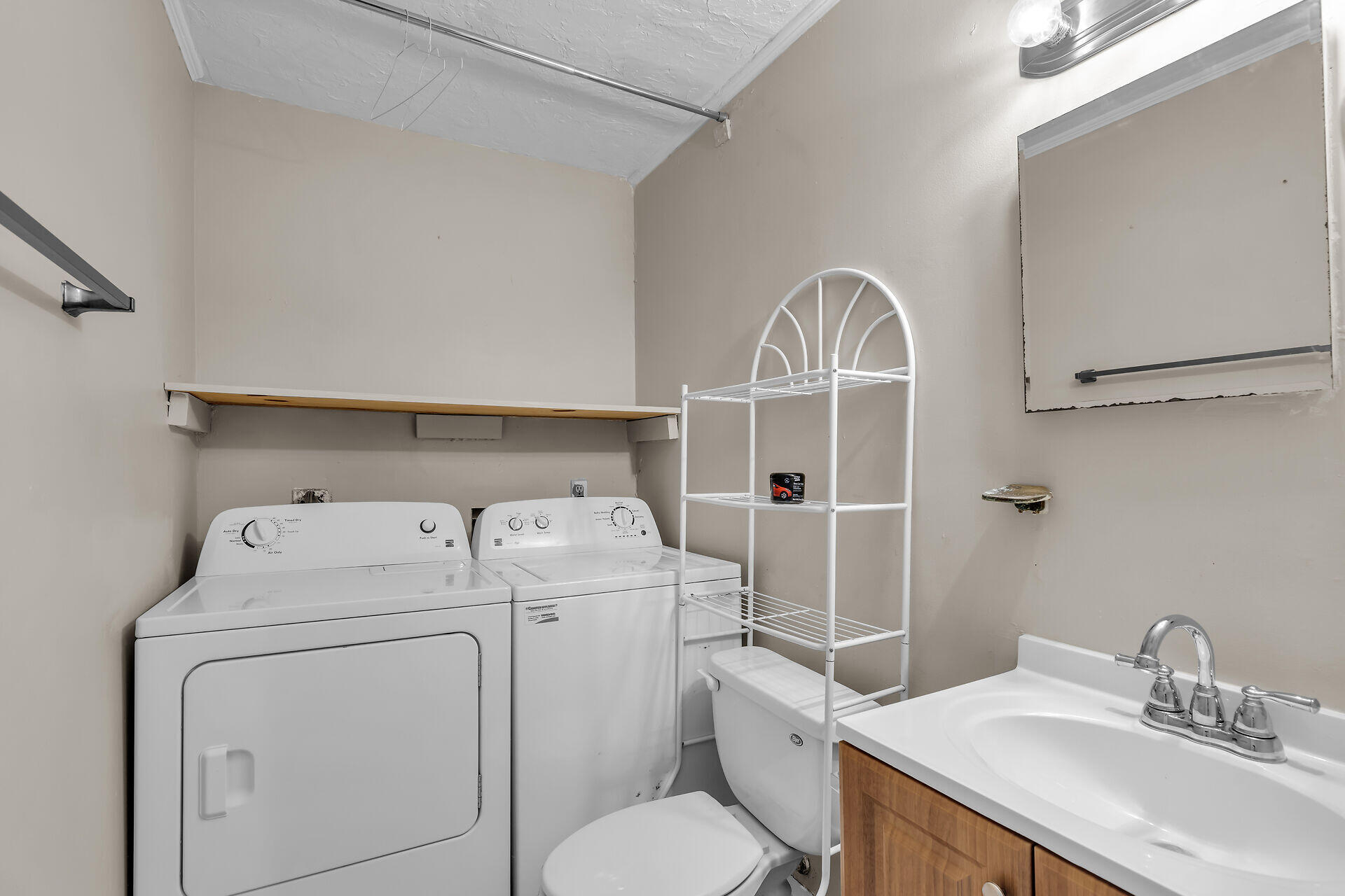 3212 Harriet Avenue Property Photo 17