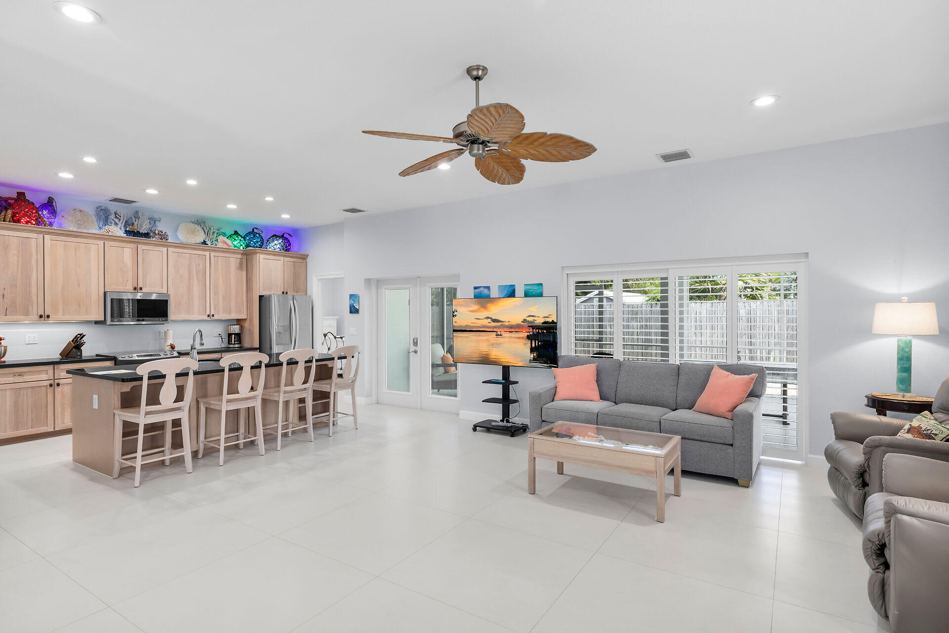 206 Bougainvillea Street Property Photo 2