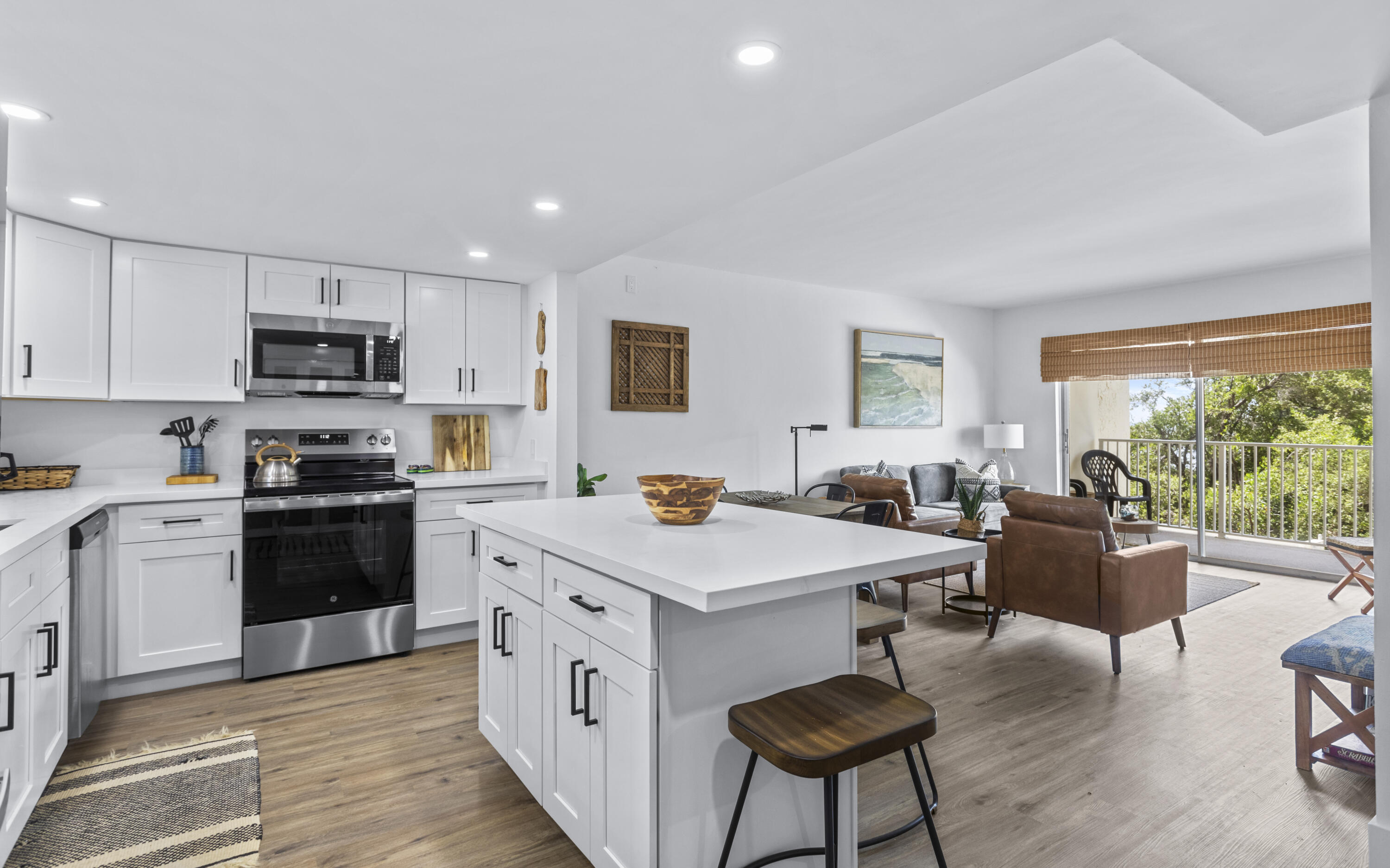 200 Wrenn Street, 206 Property Photo 2