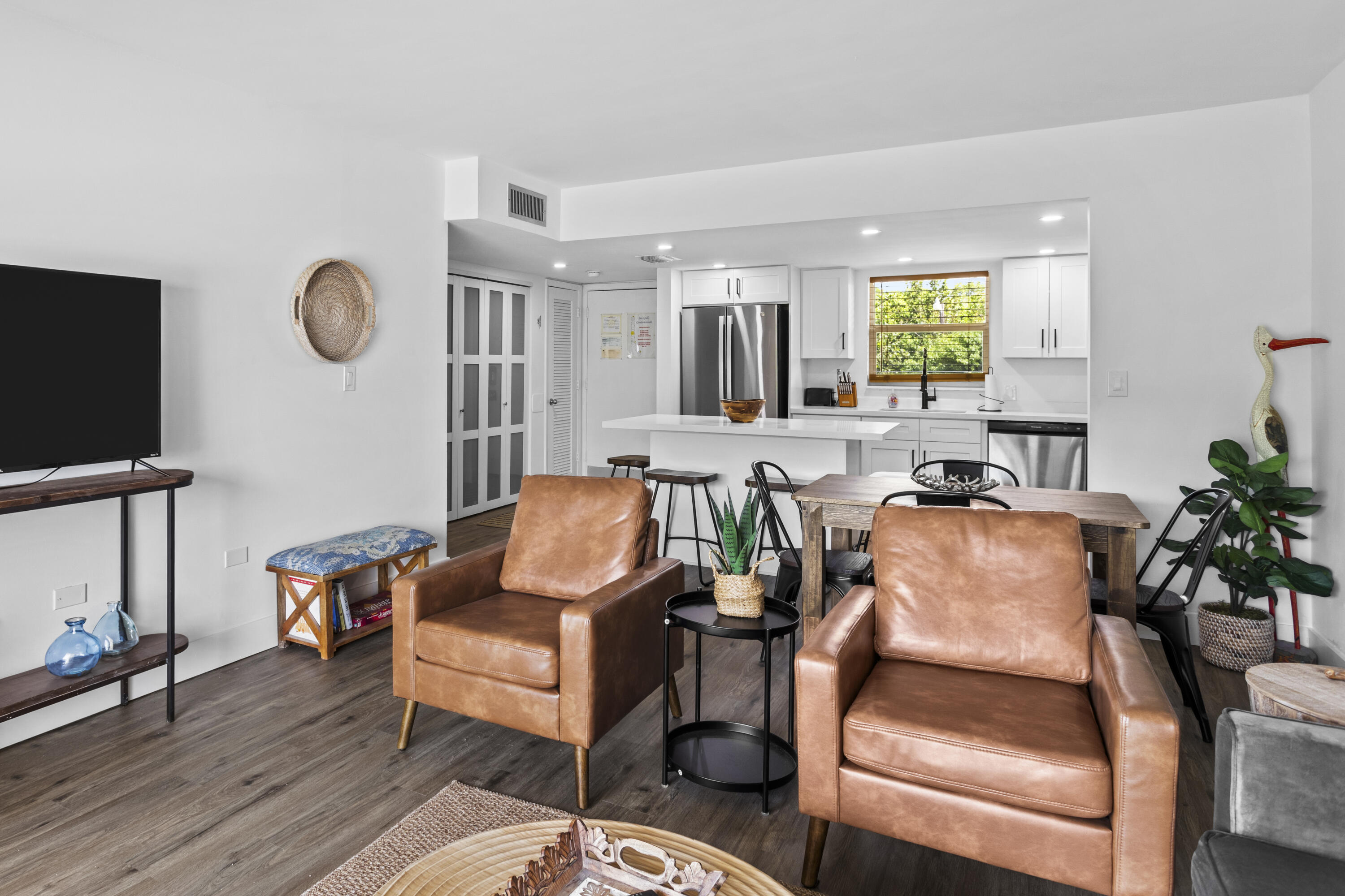 200 Wrenn Street, 206 Property Photo 25
