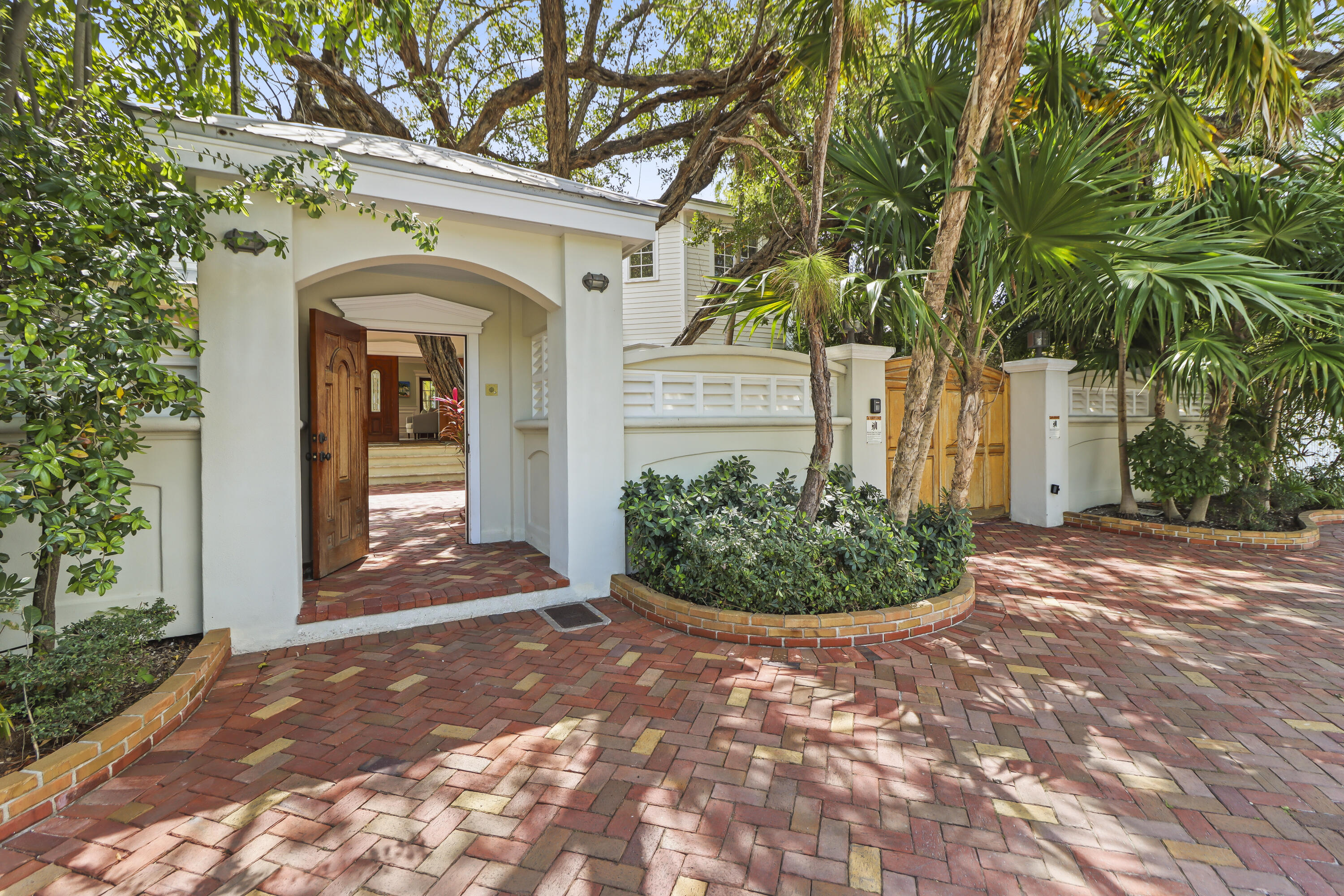 1400 1st Street Property Photo