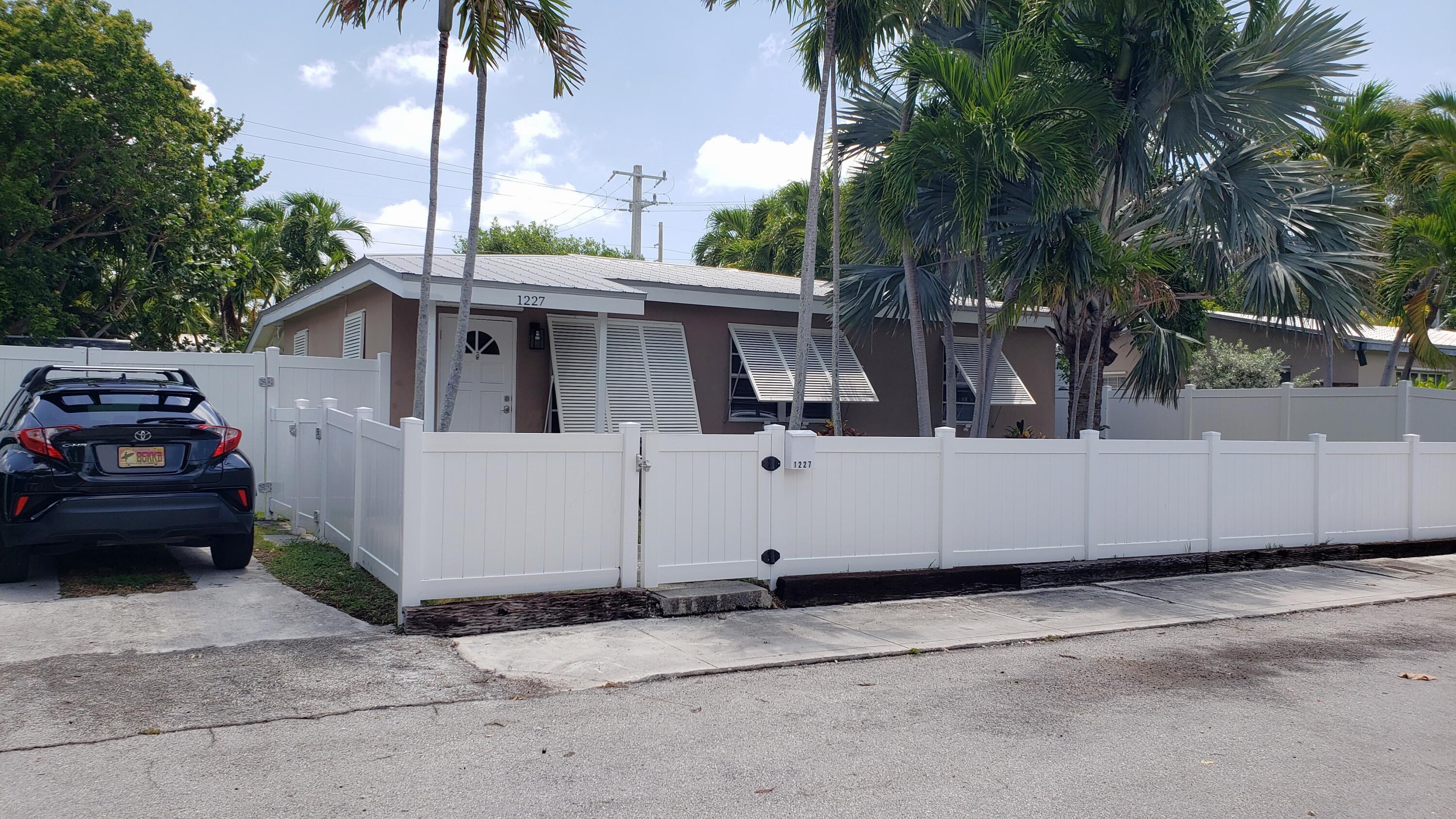 1227 20th Ter Property Photo 1