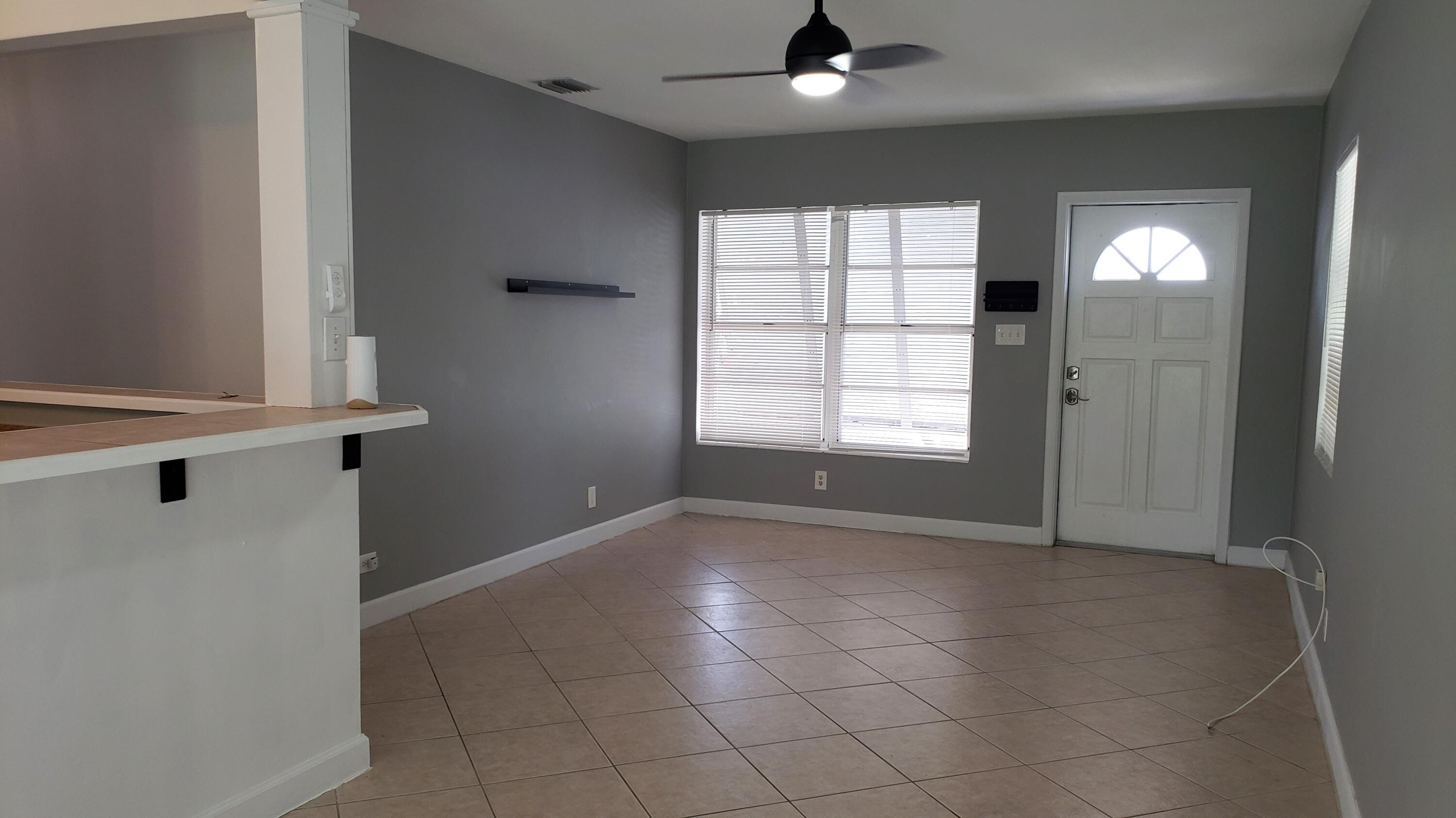 1227 20th Terrace Property Photo 4