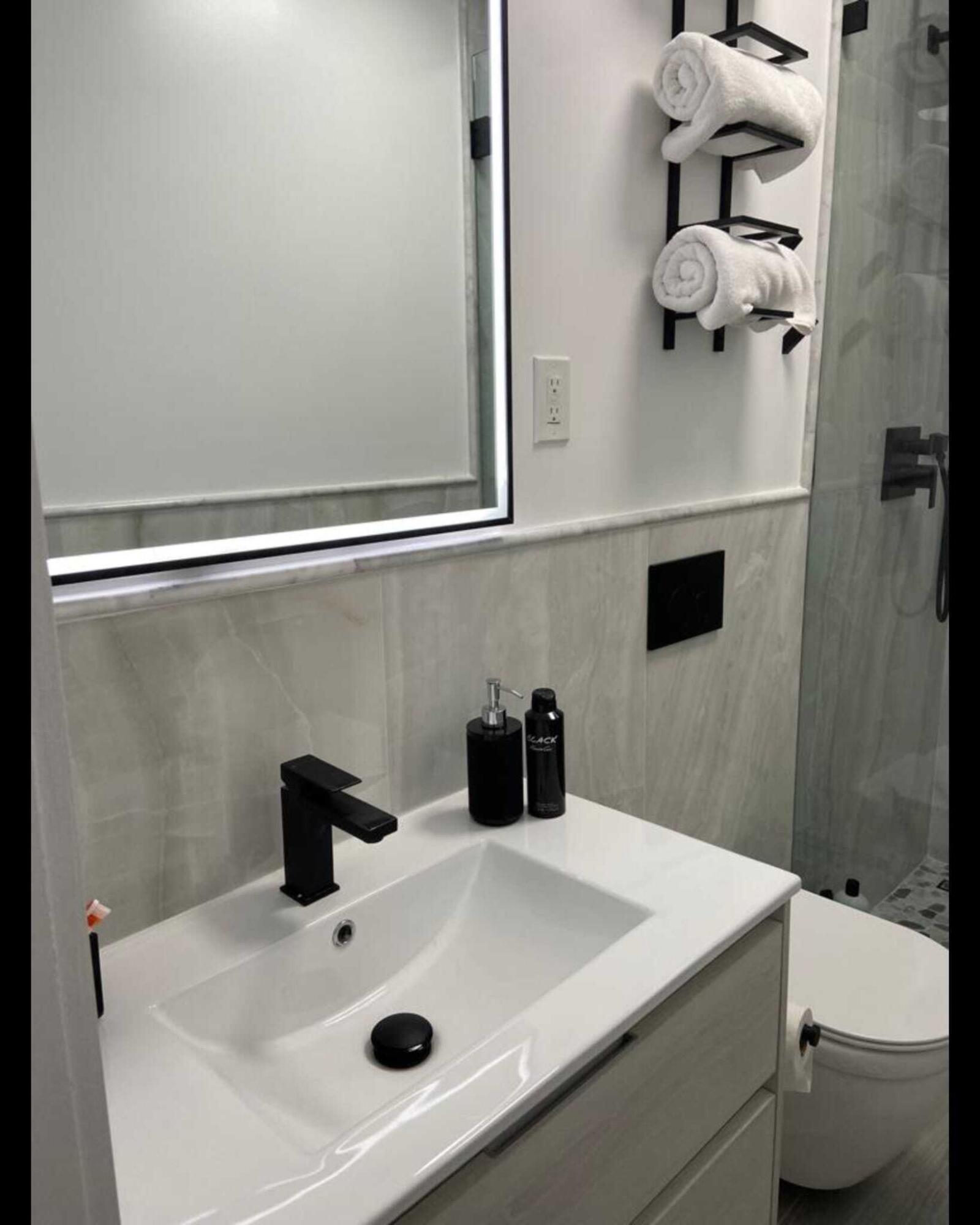417 Southard Street, B Property Photo 8