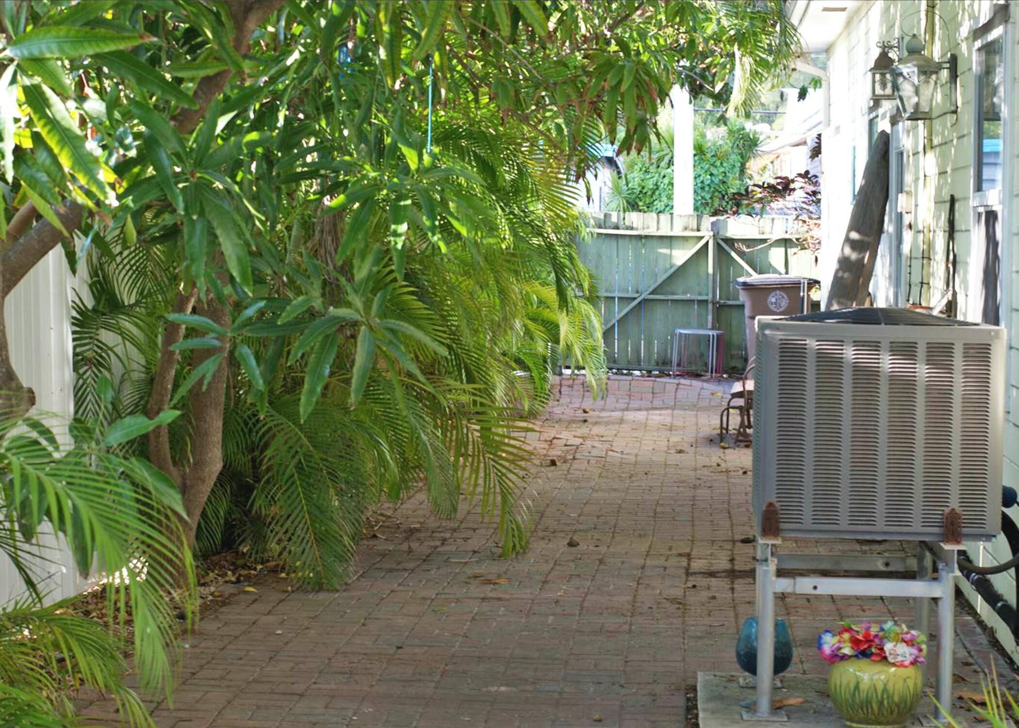 5435 5th Avenue Property Photo 21