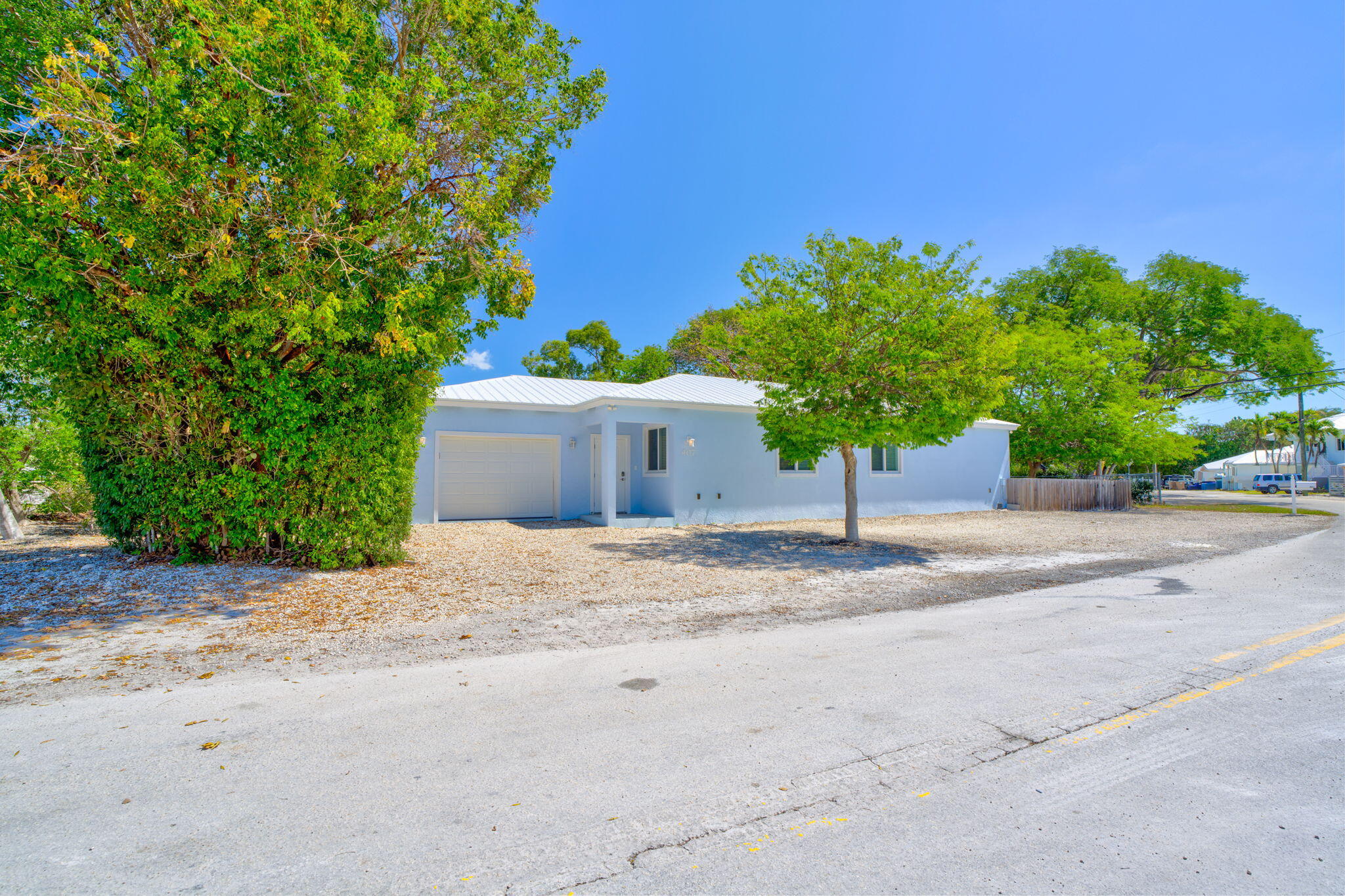 407 Collins Street Property Photo 2