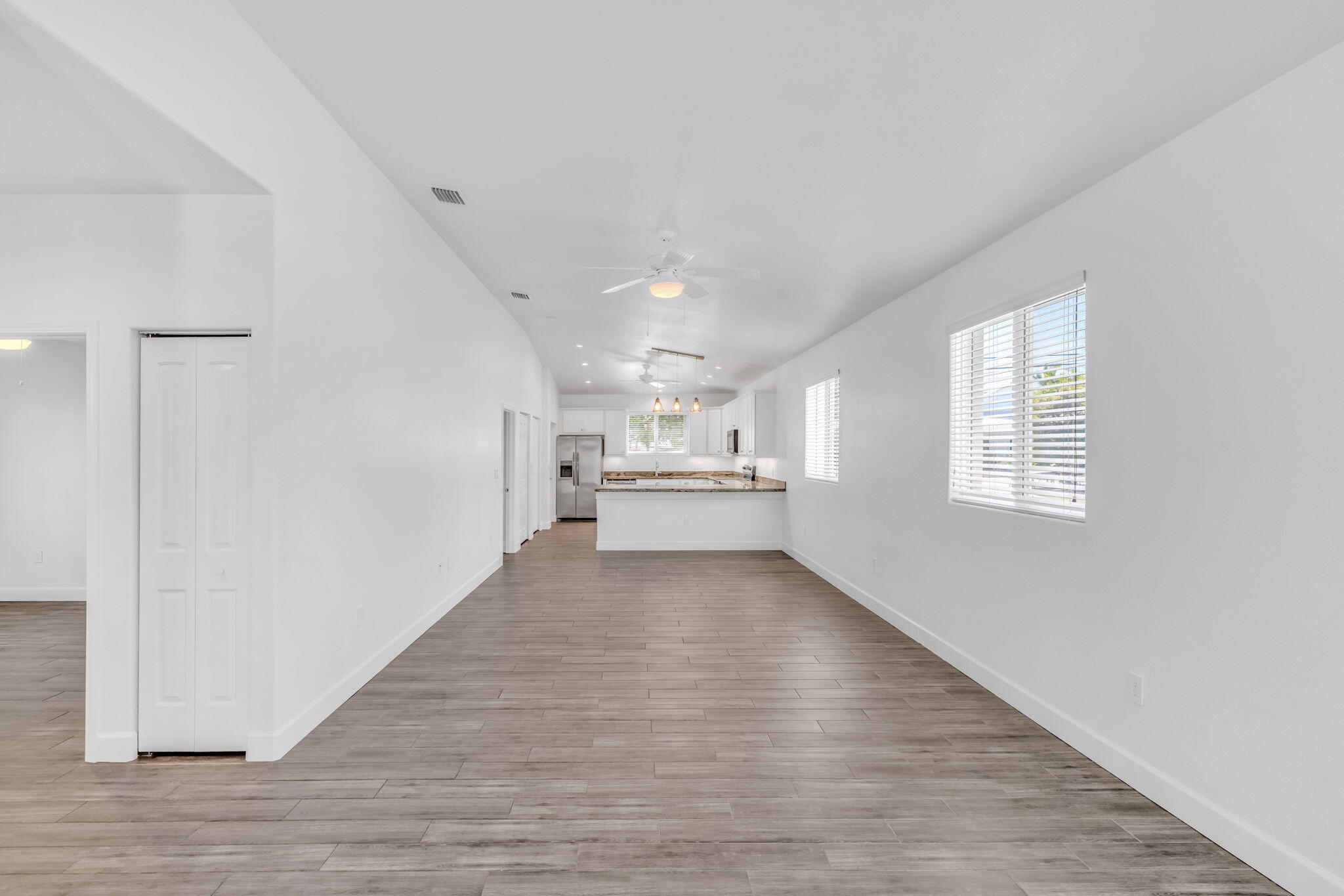 407 Collins Street Property Photo 3