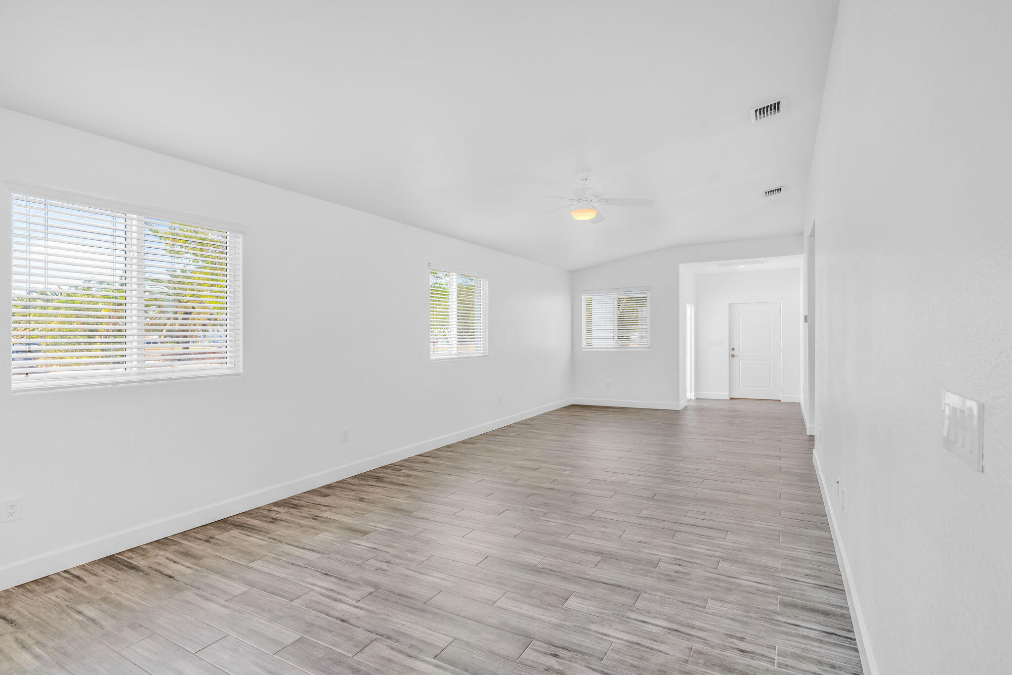 407 Collins Street Property Photo 4