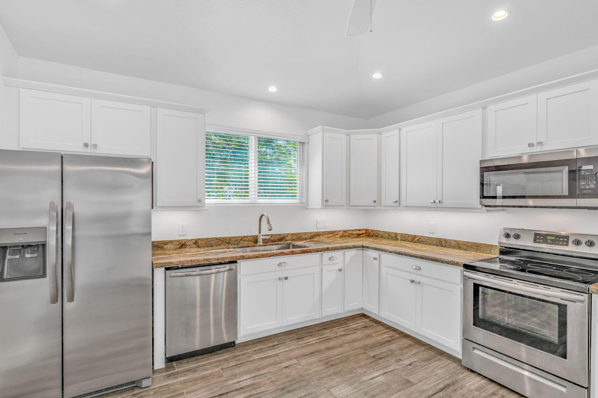 407 Collins Street Property Photo 7