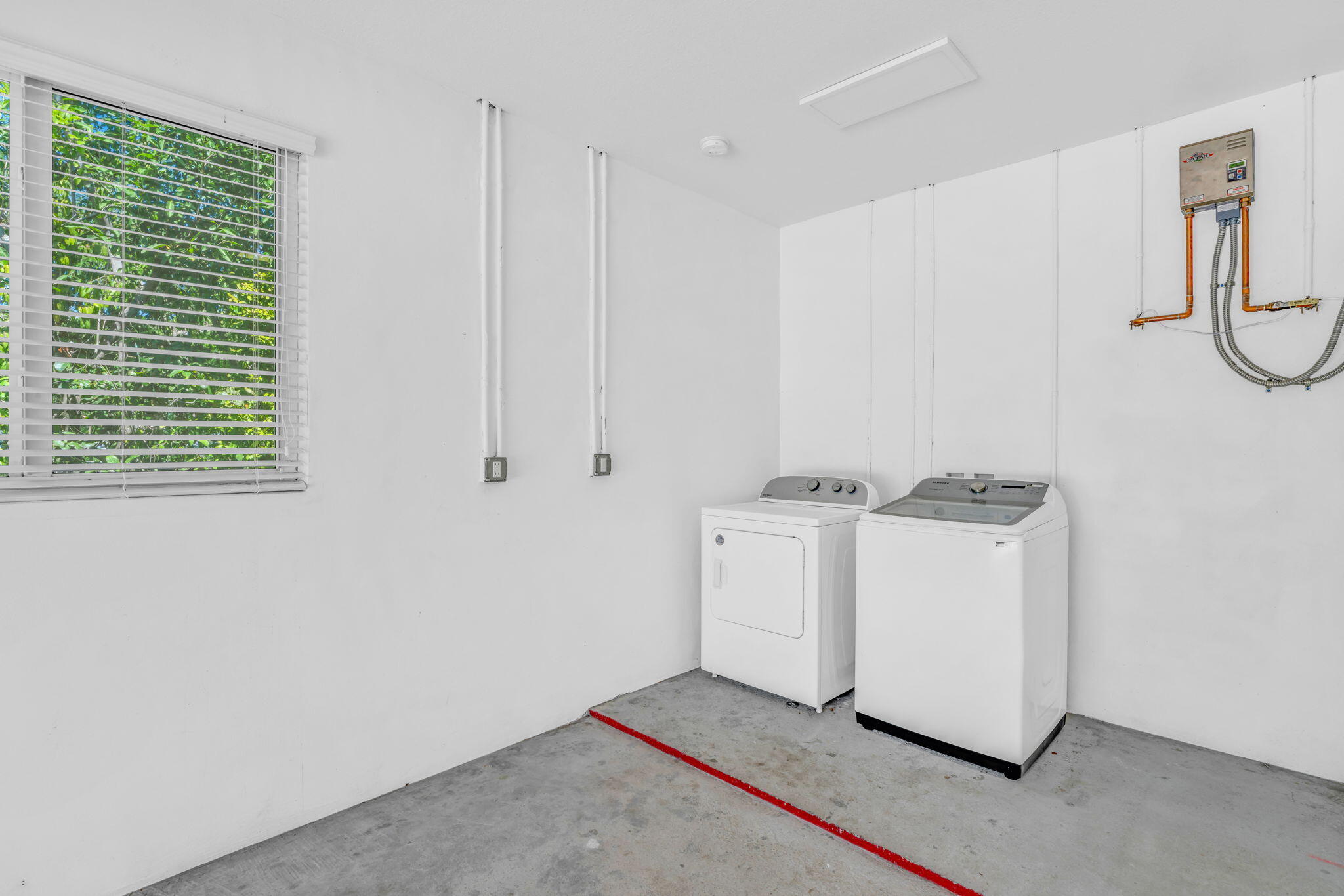 407 Collins Street Property Photo 10
