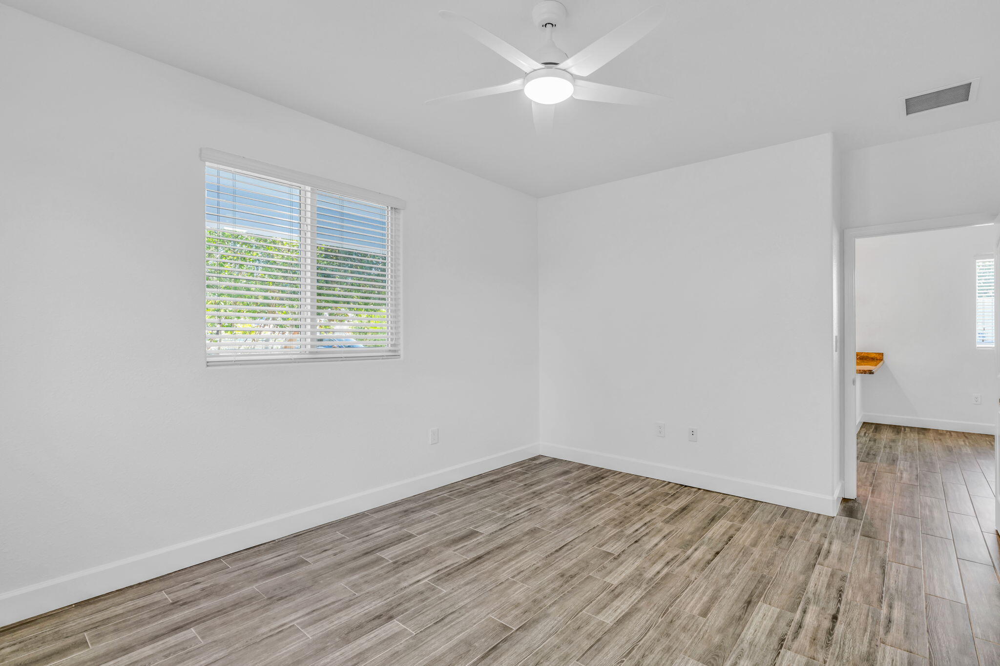 407 Collins Street Property Photo 14