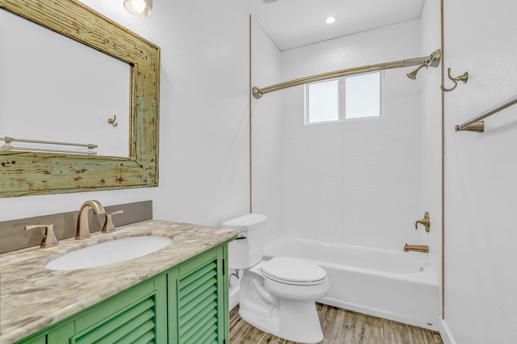 407 Collins Street Property Photo 19
