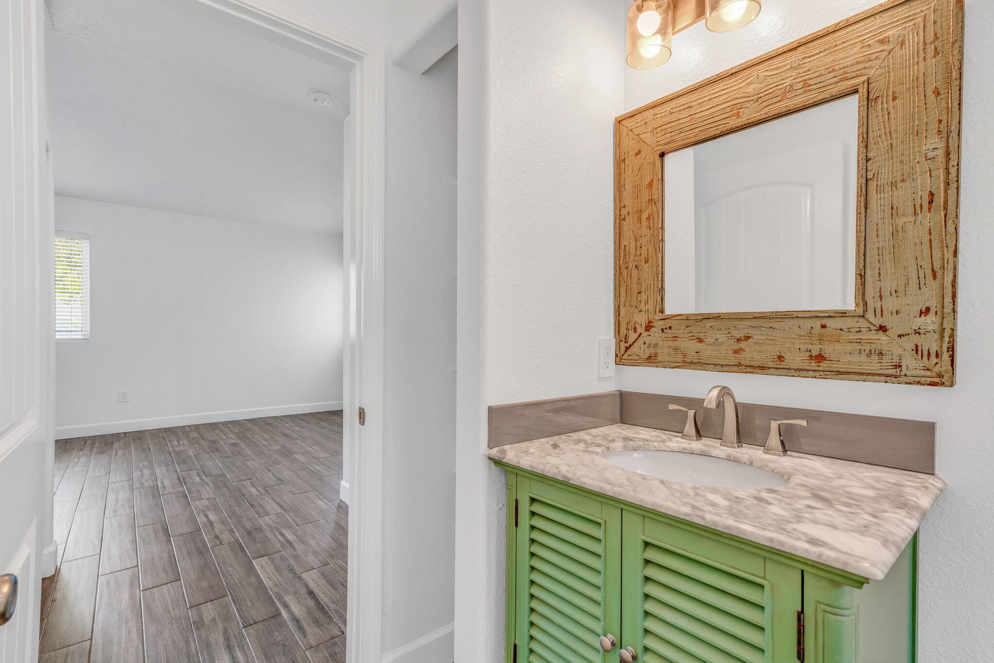 407 Collins Street Property Photo 20