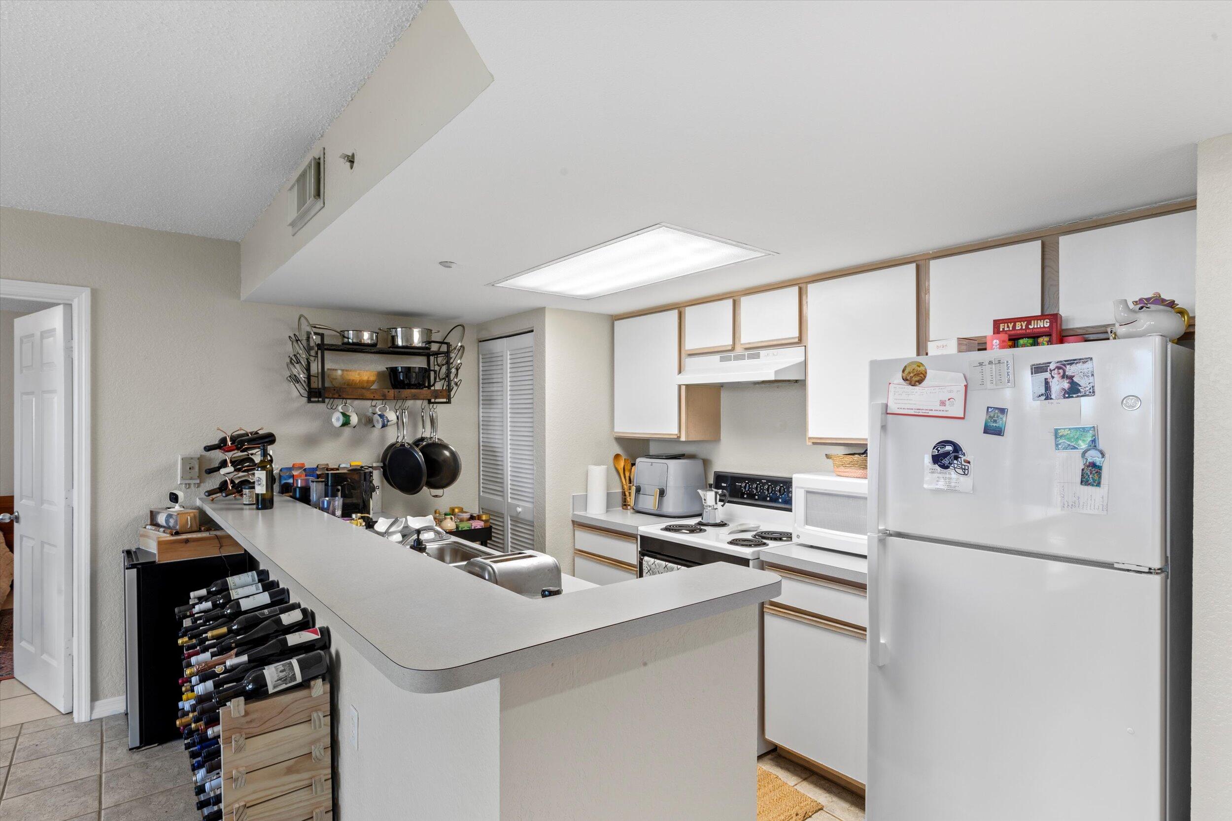 3635 Seaside Drive, 314 Property Photo 4